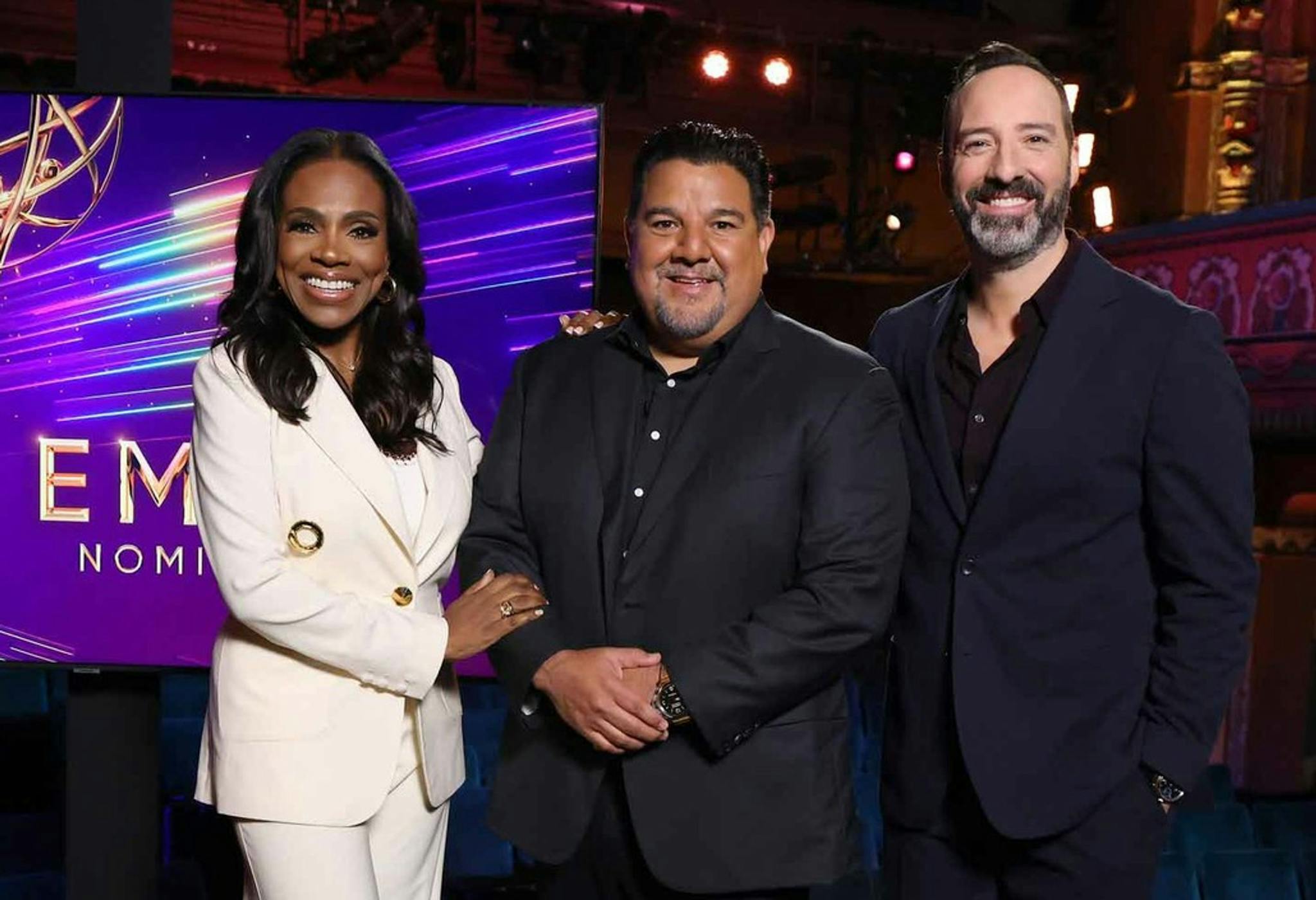 Los actores Sheryl Lee Ralph y Tony Hale, junto al presidente de la Television Academy Cris Abrego, en la lectura de nominaciones de los 76 Premios Emmy