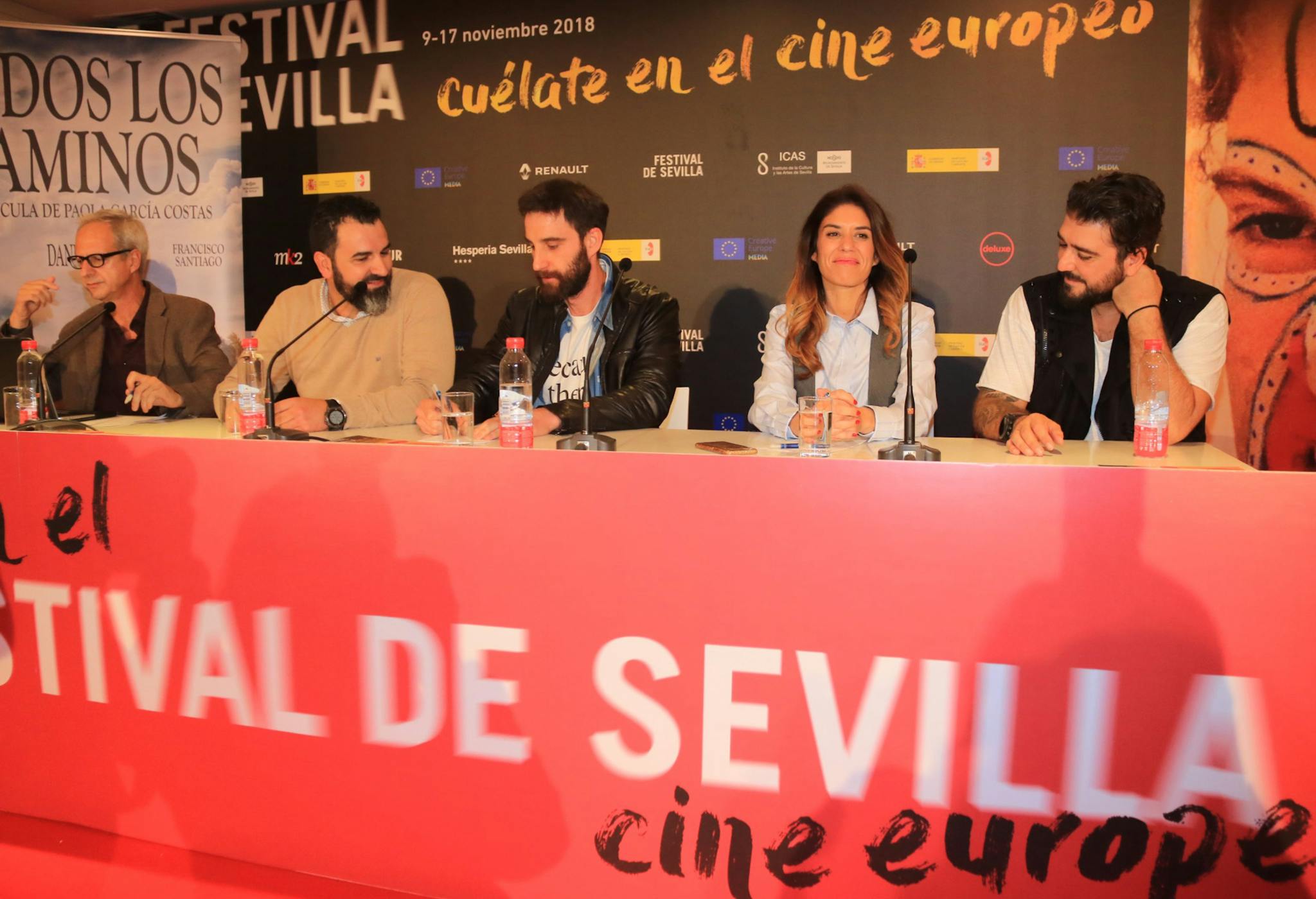Dani Rovira y el equipo de 'Todos los caminos' en la XV edición del Festival de Sevilla