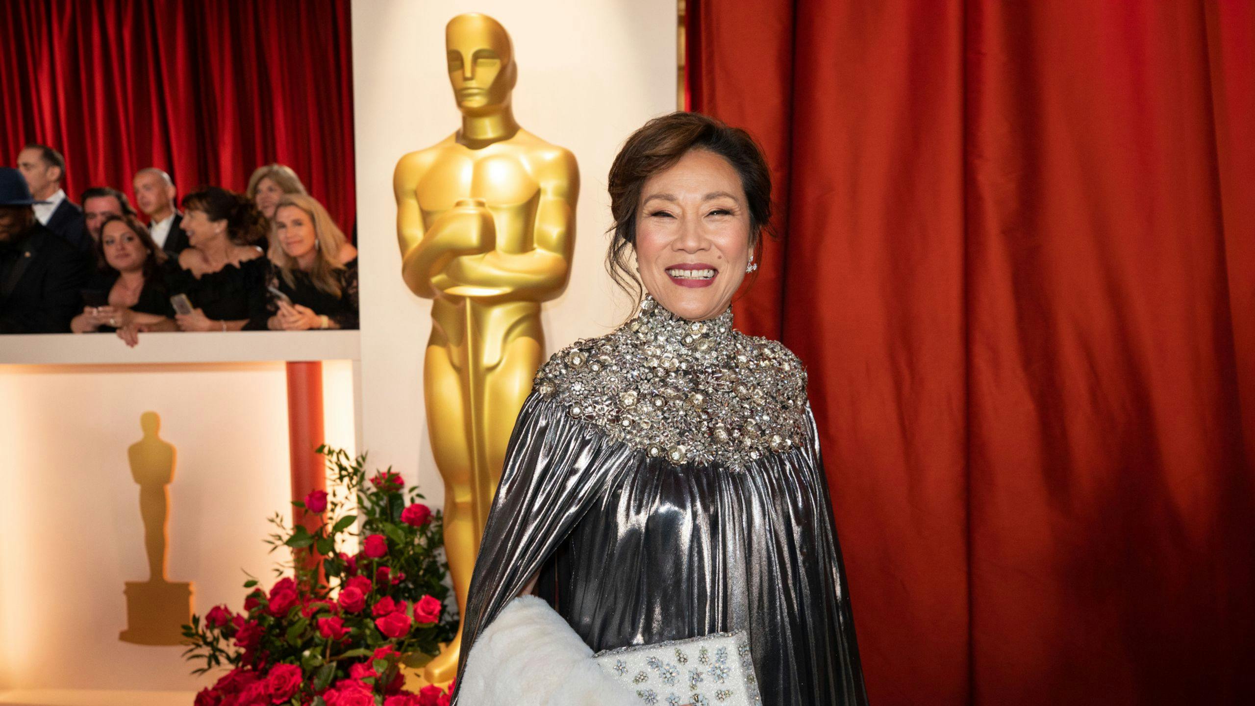 La presidenta de la Academia de Hollywood, Janet Yang, en la alfombra roja del Dolby Theatre antes de la ceremonia de los Oscar en 2023