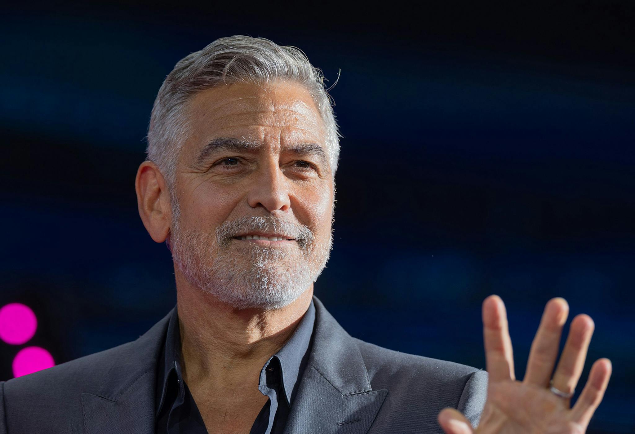 El actor George Clooney, junto a otras estrellas de Hollywood, ha propuesto al sindicato de actores una eliminación del tope de la cuota para contribuir más