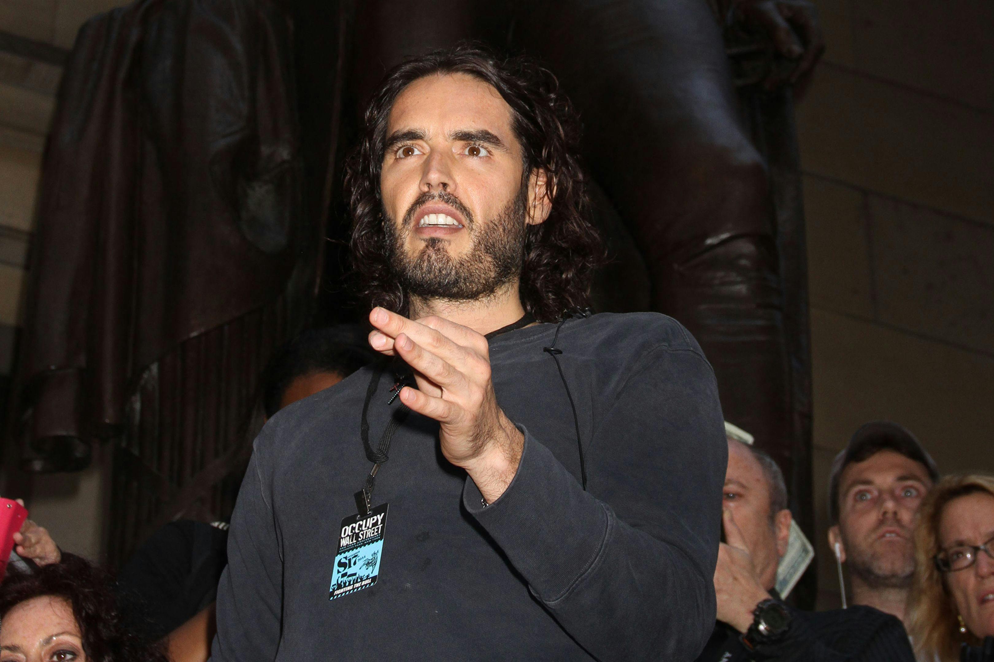 Durante sus años de mayor actividad, Russell Brand participó en 'Arthur, el soltero de oro' (2011) y 'Rock of Ages' (2012)