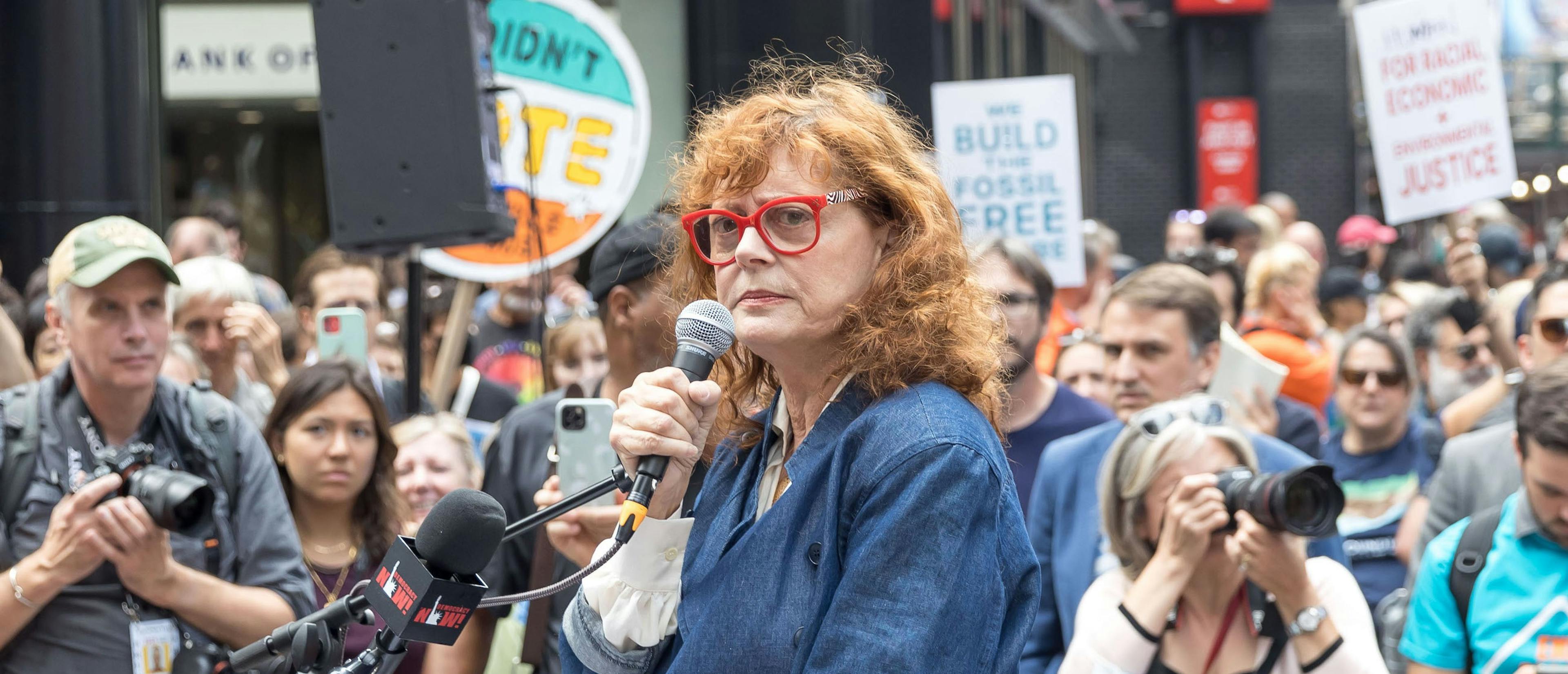 La actriz Susan Sarandon, en una manifestación en Nueva York contra las energías fósiles en septiembre de 2023