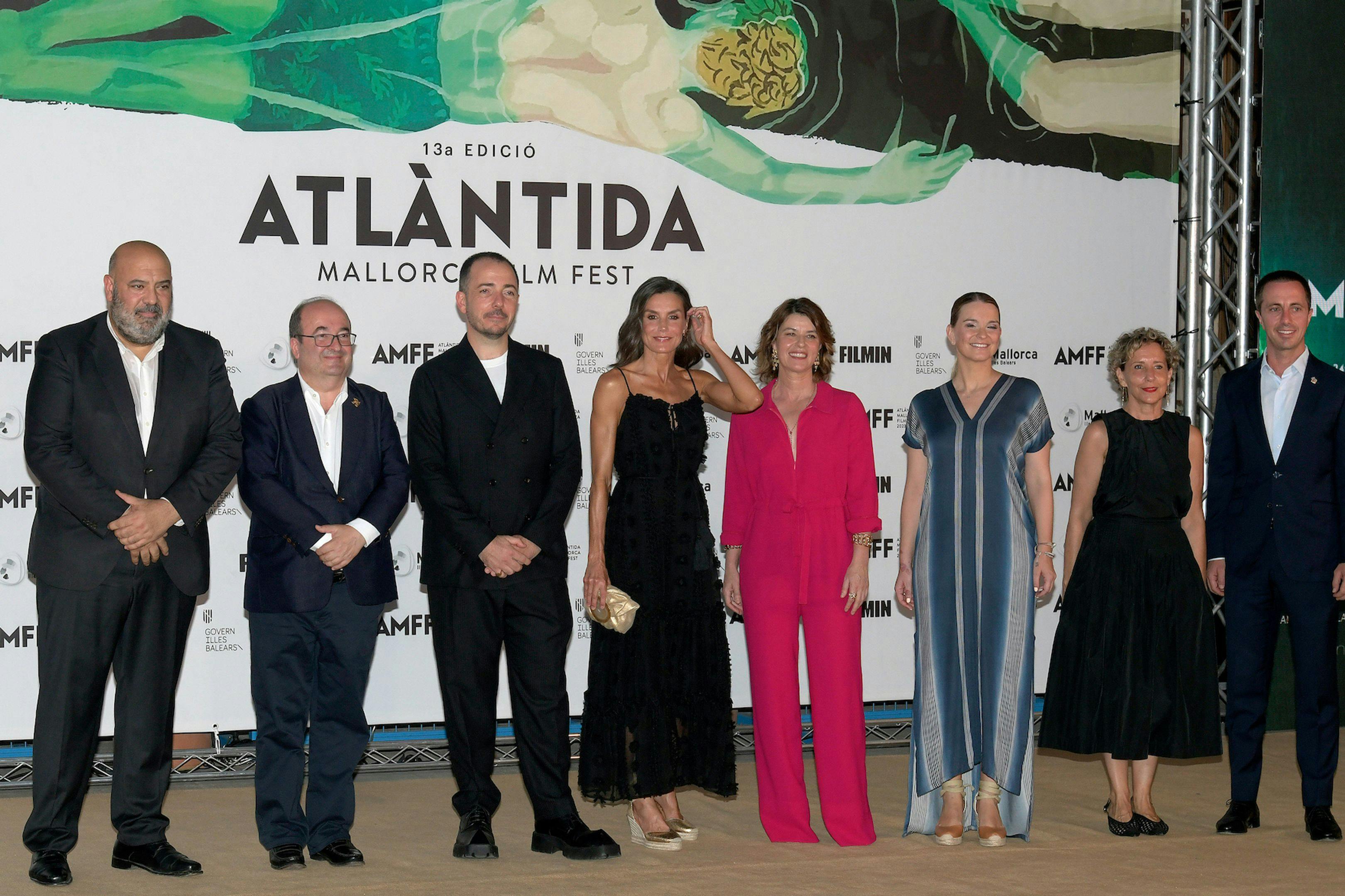 La reina Letizia, Jaume Ripoll, la actriz Irène Jacob y el resto de autoridades en la clausura del Atlàntida Mallorca Film Fest