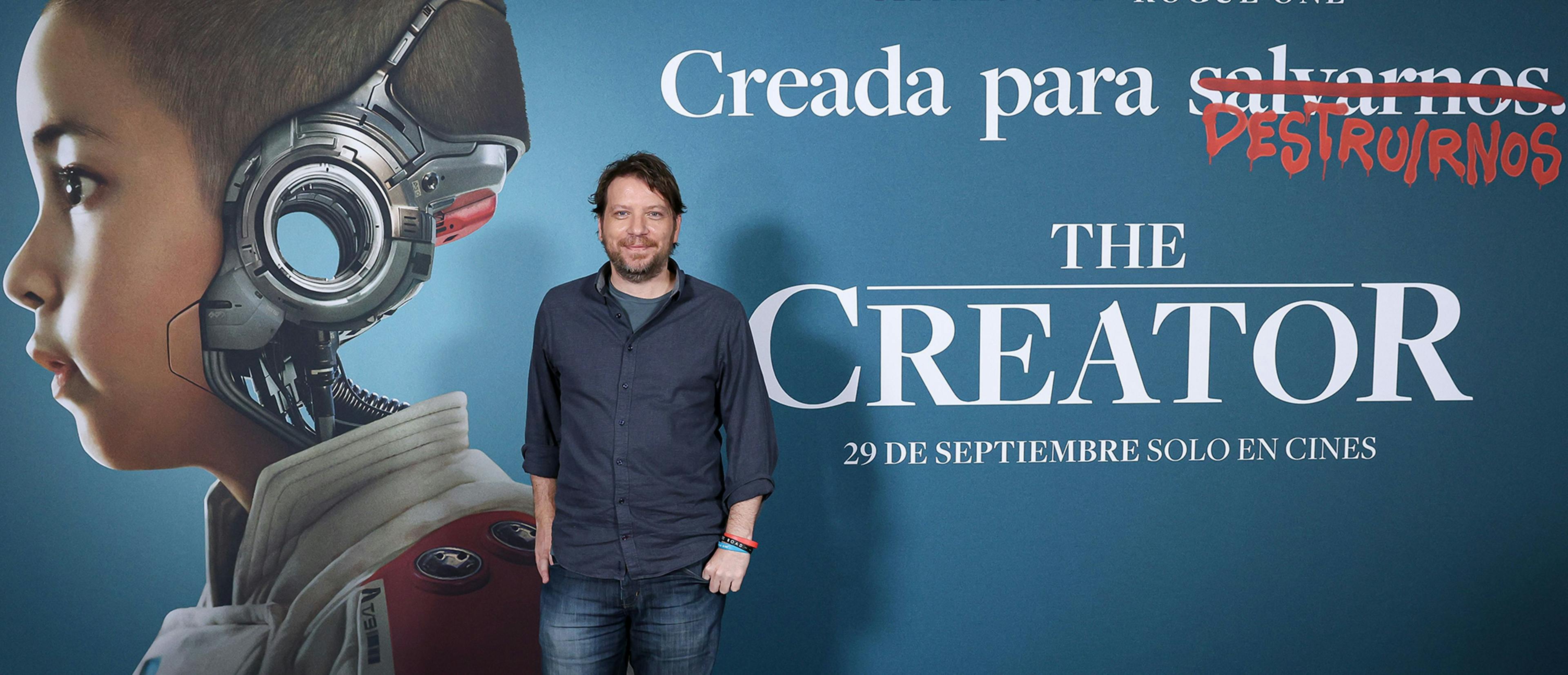 Gareth Edwards, director de 'The Creator', en la presentación de la película en Madrid