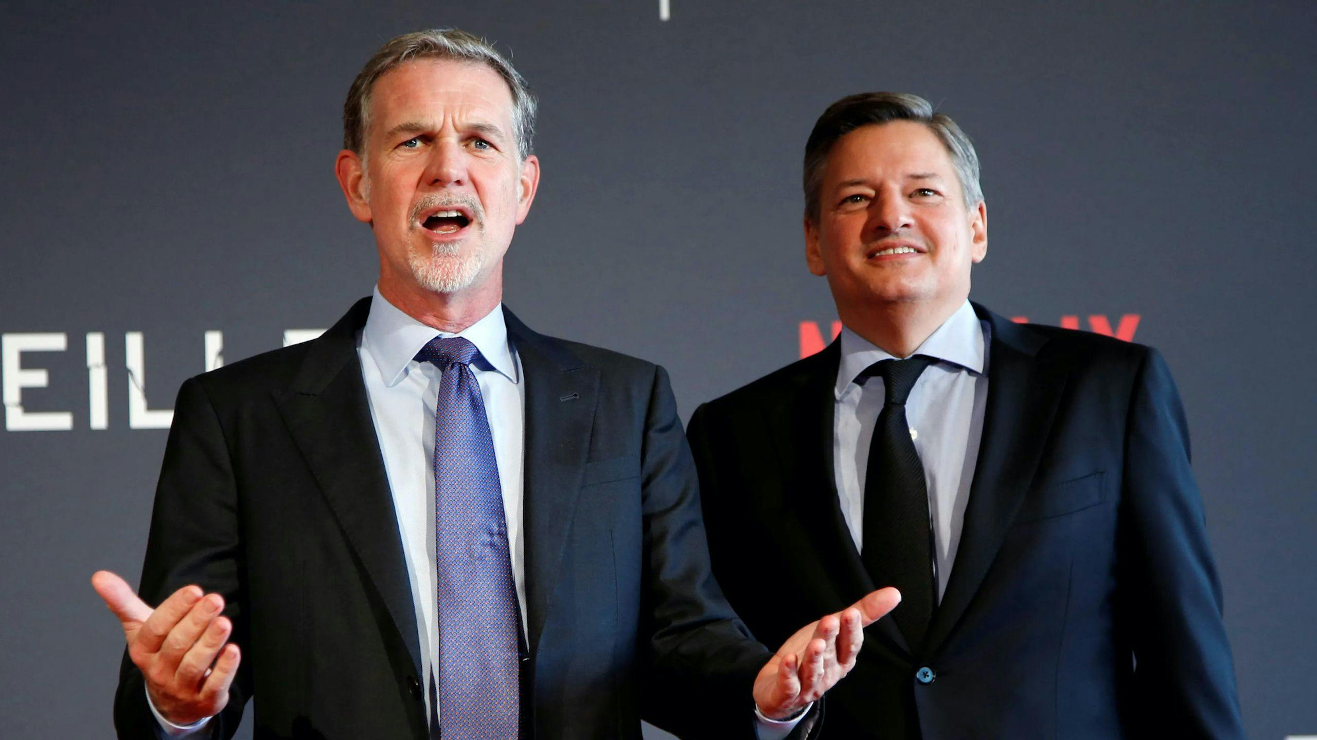 El presidente ejecutivo de Netflix, Reed Hastings, y el codirector de la compañía, Ted Sarandos, en una imagen de archivo