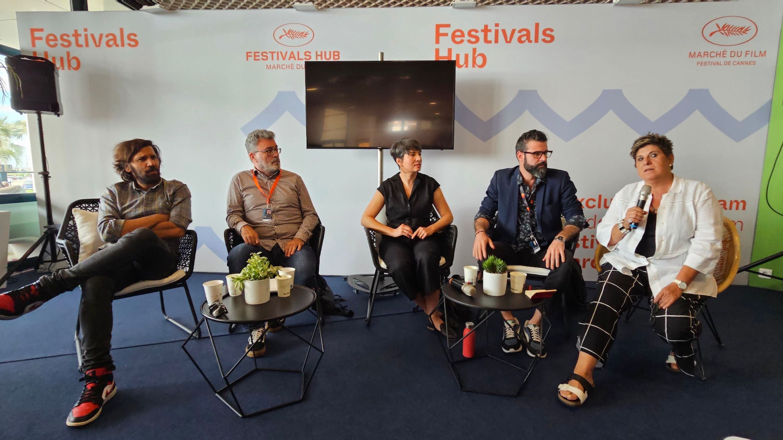 Los participantes en la mesa redonda del Marché du Film del Festival de Cannes 'De los festivales a la distribución'