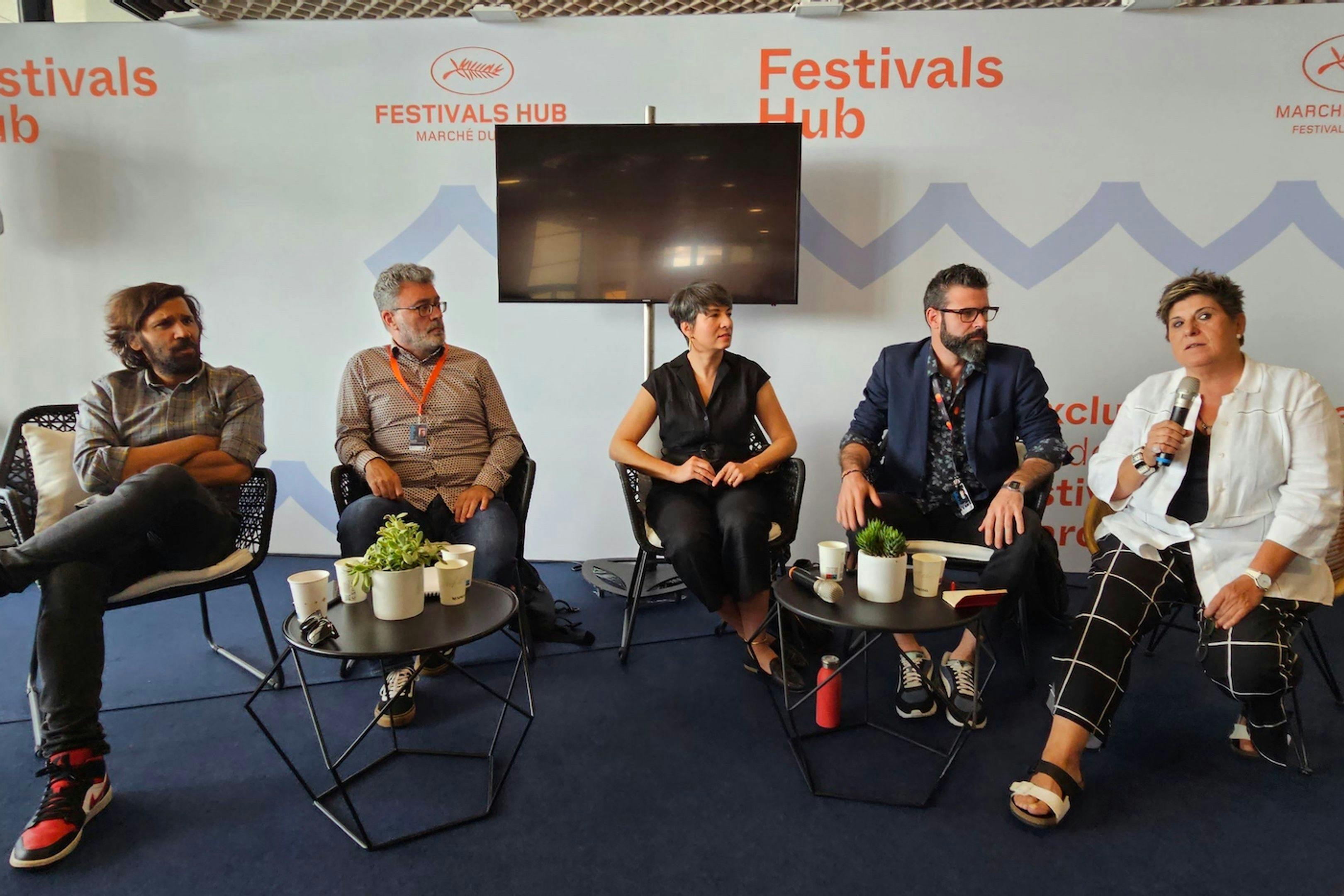 Los participantes en la mesa redonda del Marché du Film del Festival de Cannes 'De los festivales a la distribución'