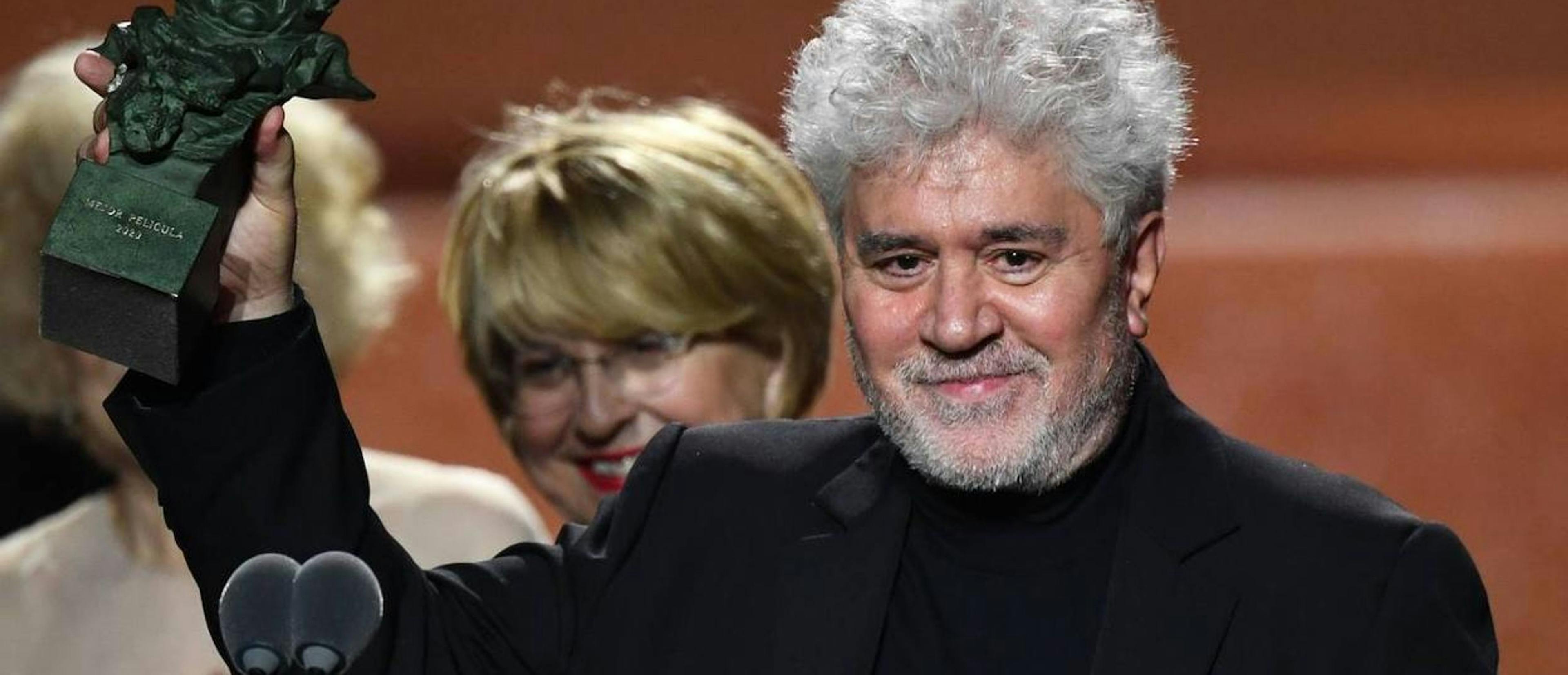 Pedro Almodóvar recoge el Goya a la Mejor Película por 'Dolor y Gloria' en los Goya del año 2020