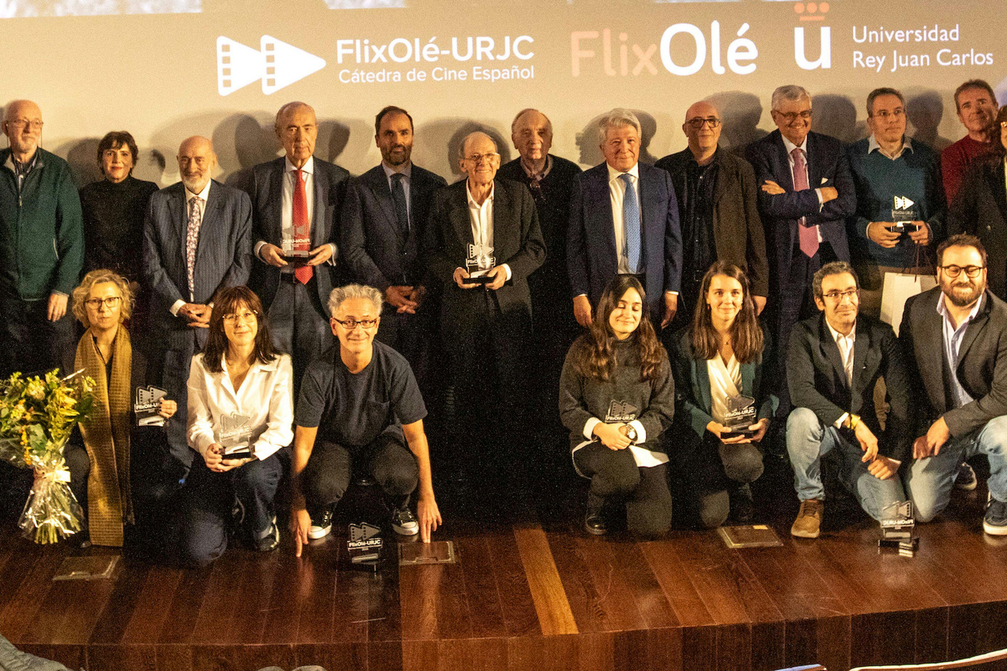 Foto de familia de los II Premios a la Investigación de Cine Español de Flixolé en la Academia de Cine