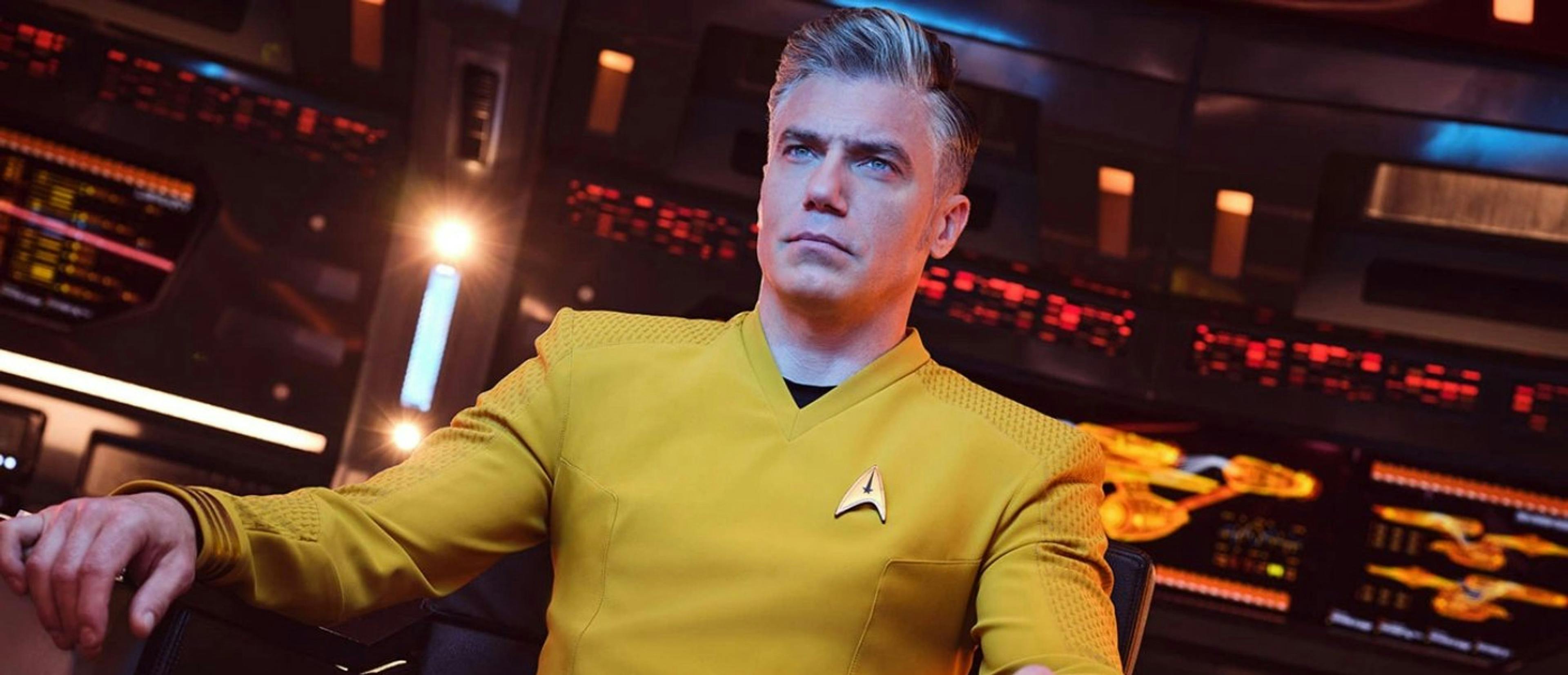 Fotograma de 'Star Trek: Strange New Worlds' con Anson Mount como el capitán Pike.