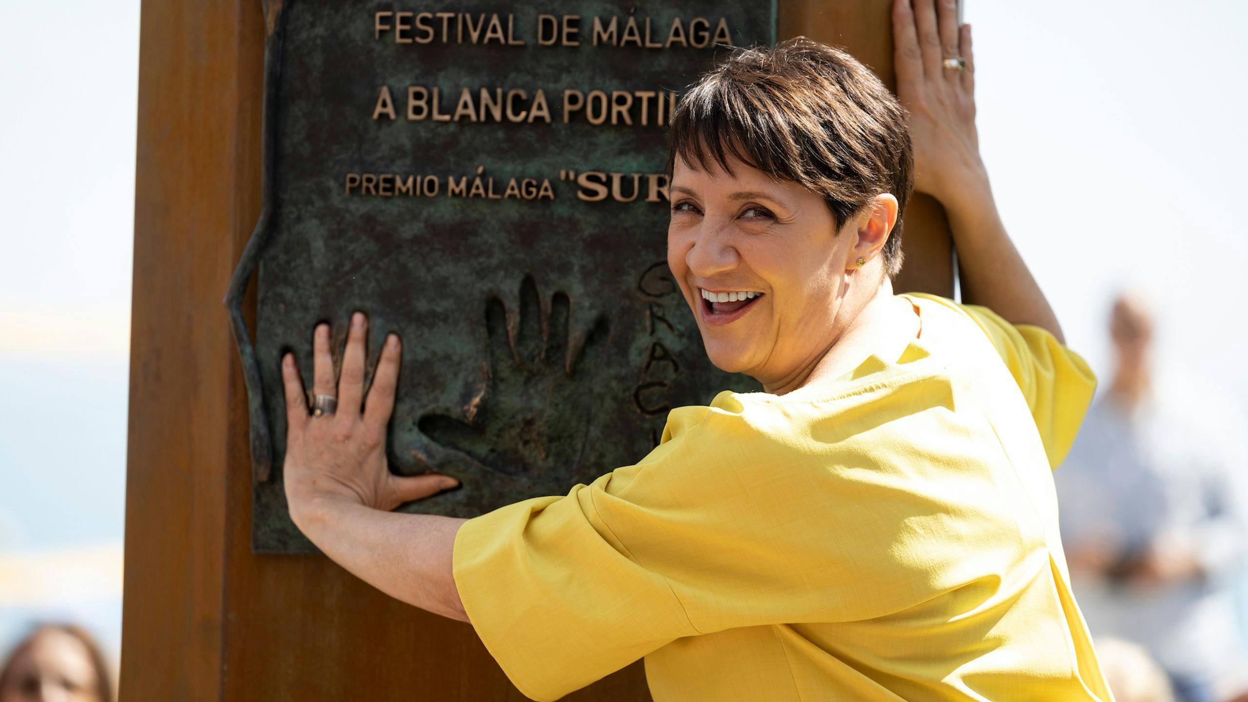 La actriz Blanca Portillo descubre el monolito dedicado a su Premio Málaga - SUR del Festival de Málaga