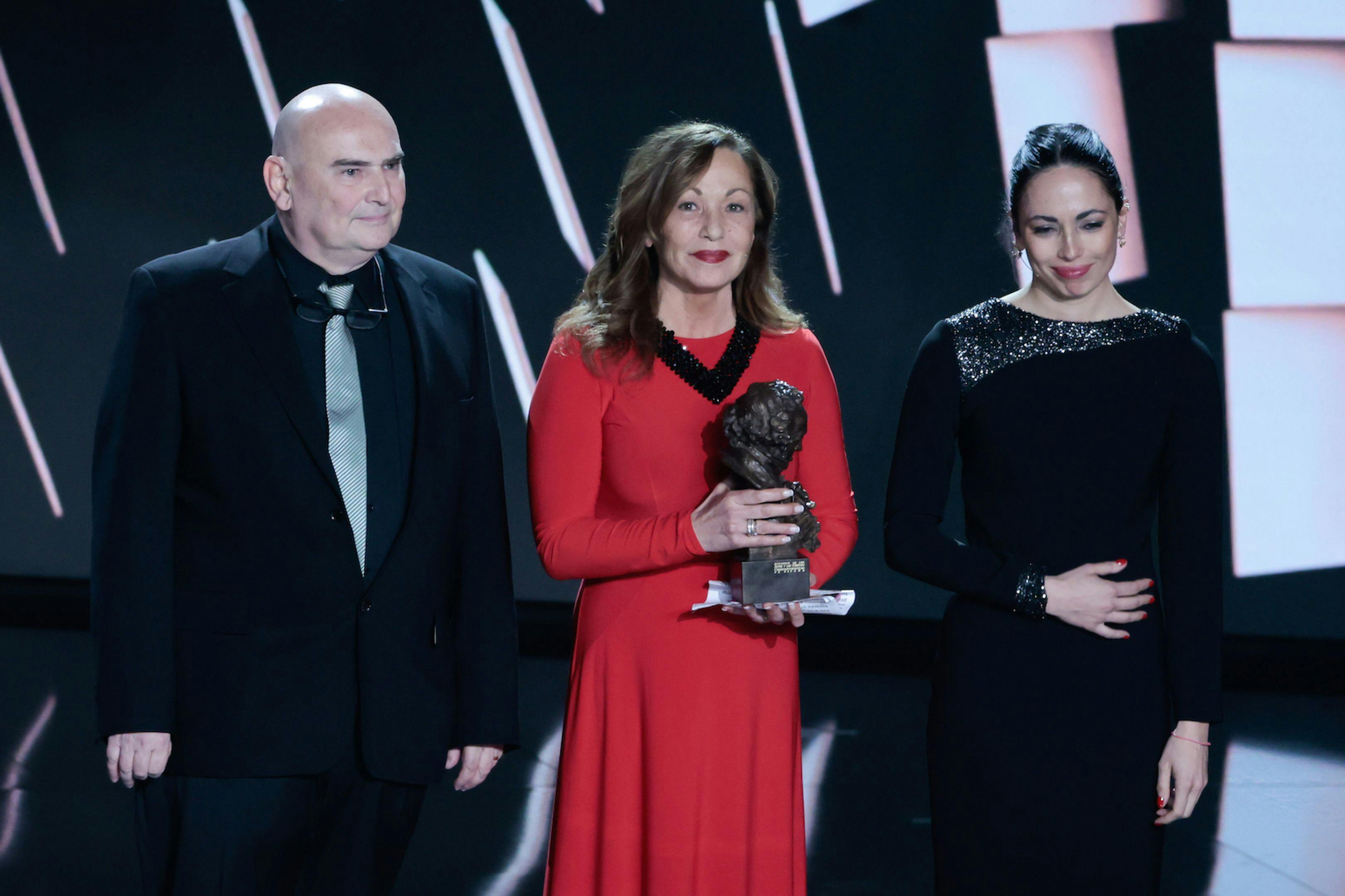 Carmen Maura, Antonio Saura, Eulalia Ramón y Anna Saura en la gala de los Premios Goya 2023