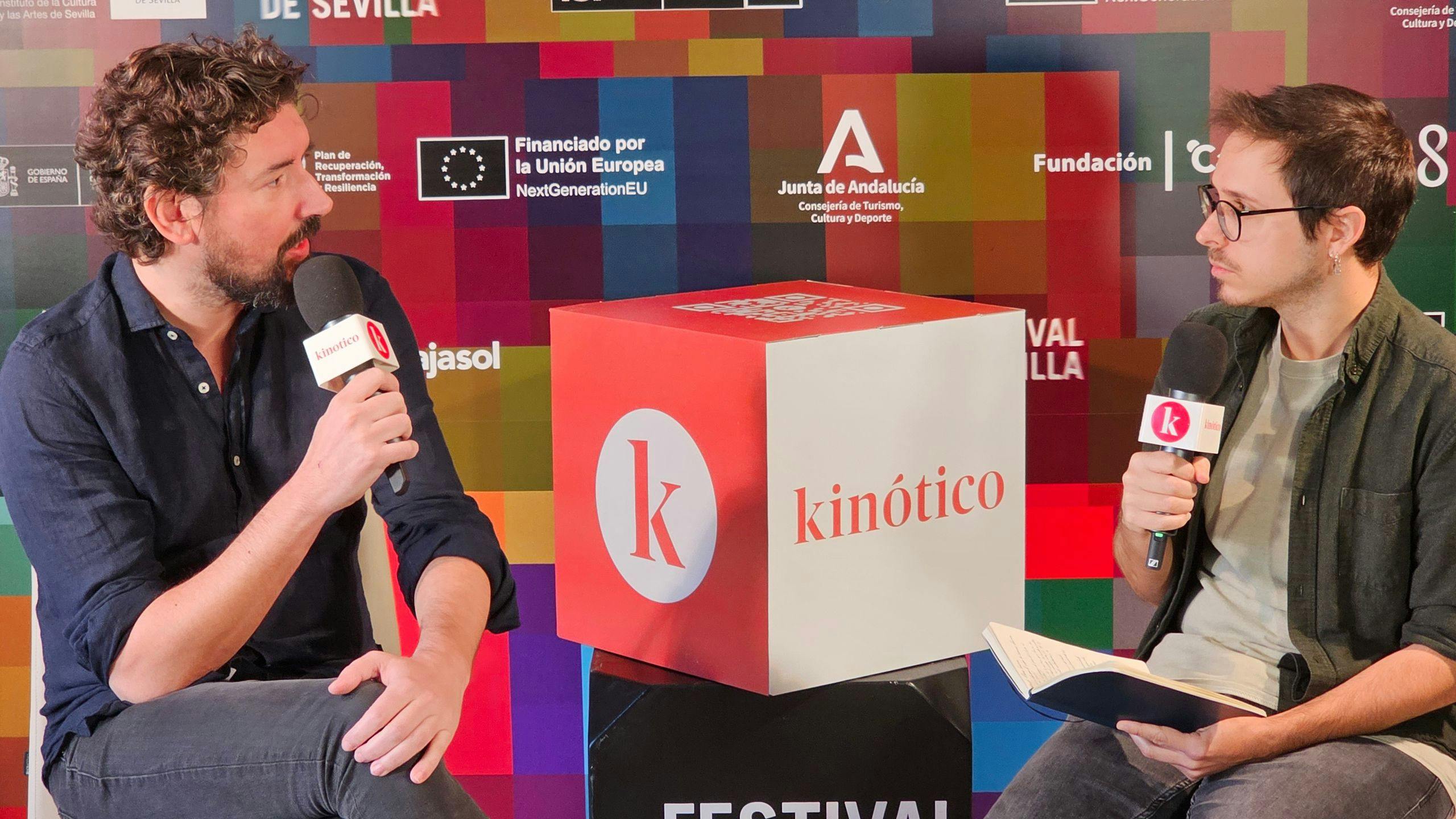 El director Pedro Aguilera, en el set de Kinótico en la 20 edición del Festival de Sevilla