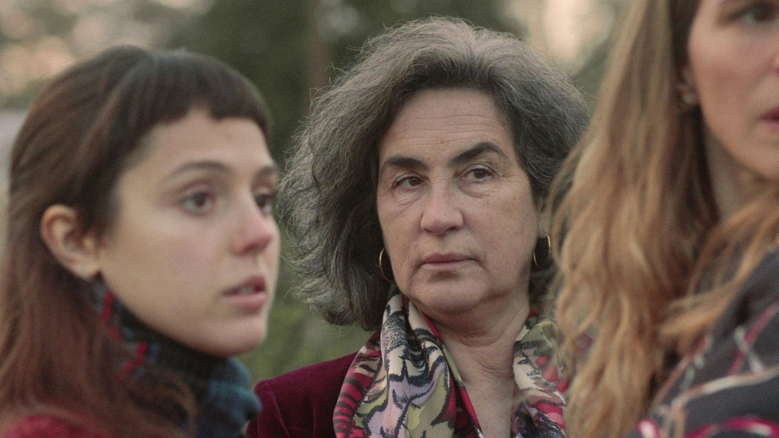 La actriz portuguesa Rita Blanco -en el centro- en una imagen promocional de la película 'Mal viver'