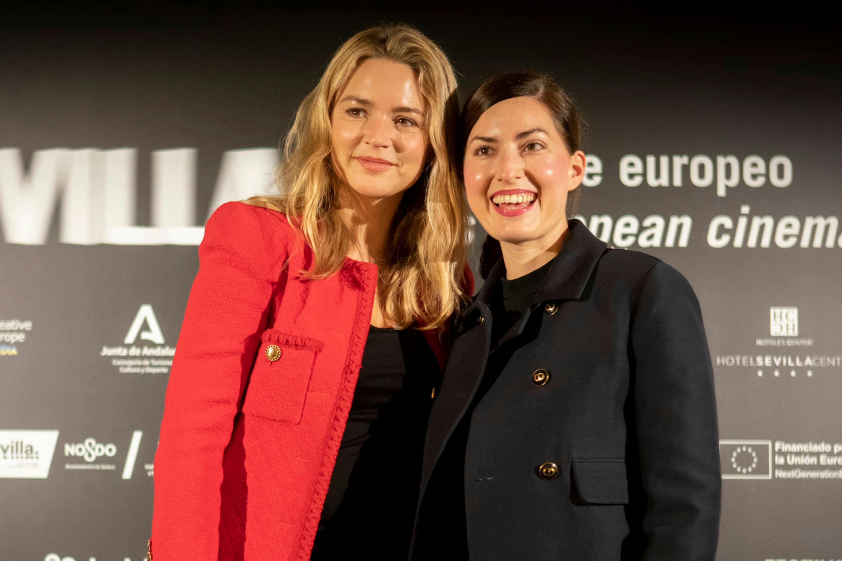La actriz Virginie Efira y la directora Rebecca Zlotowski, durante la presentación de 'Los hijos de otros' en el Festival de Sevilla