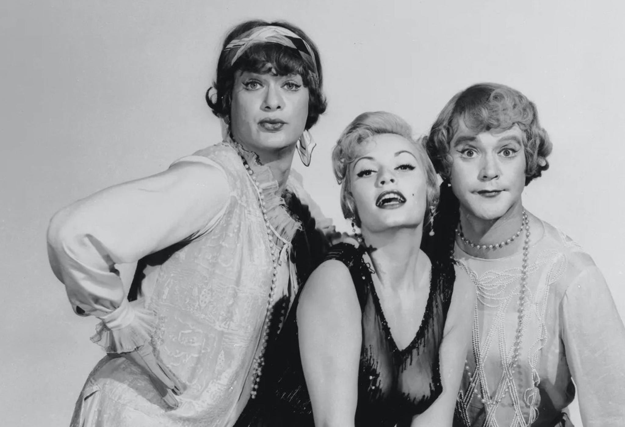 Tony Curtis, Marilyn Monroe y Jack Lemmon, en una imagen promocional de la película 'Con faldas y a lo loco'