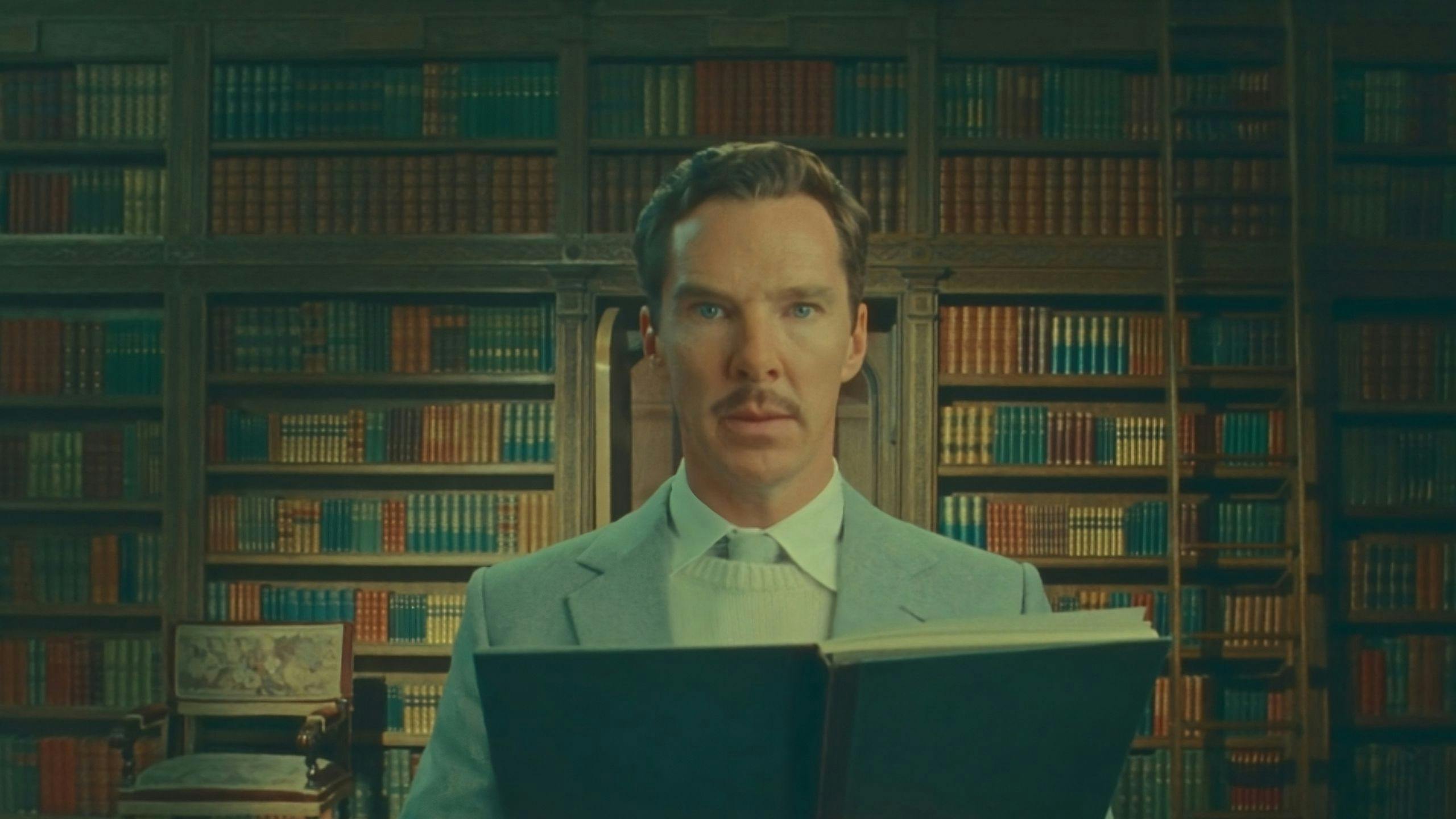 Benedict Cumberbatch en una escena de 'La maravillosa historia de Henry Sugar' de Wes Anderson