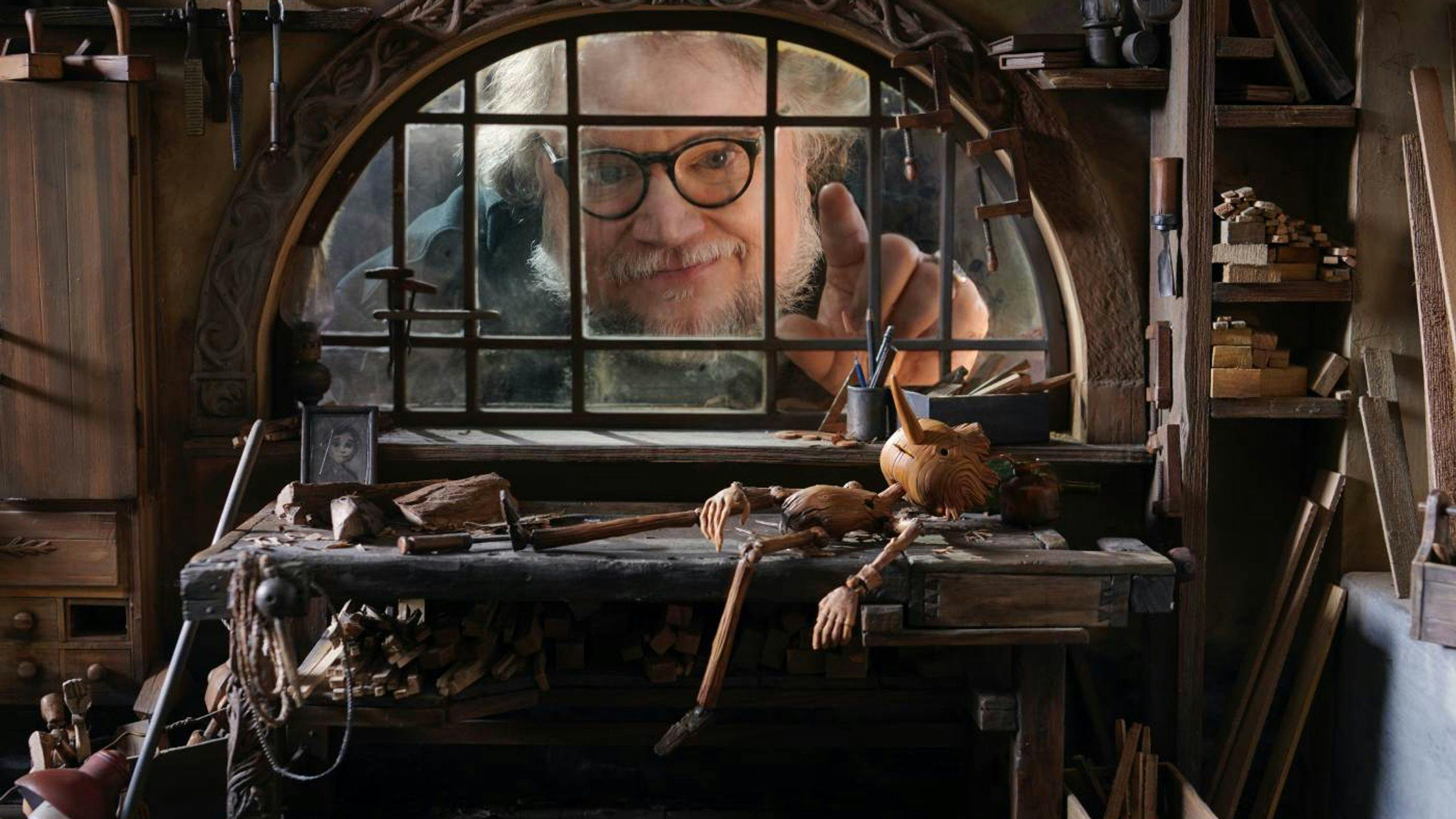 El director Guillermo del Toro, durante el rodaje de 'Pinocho', su película stop-motion para Netflix.