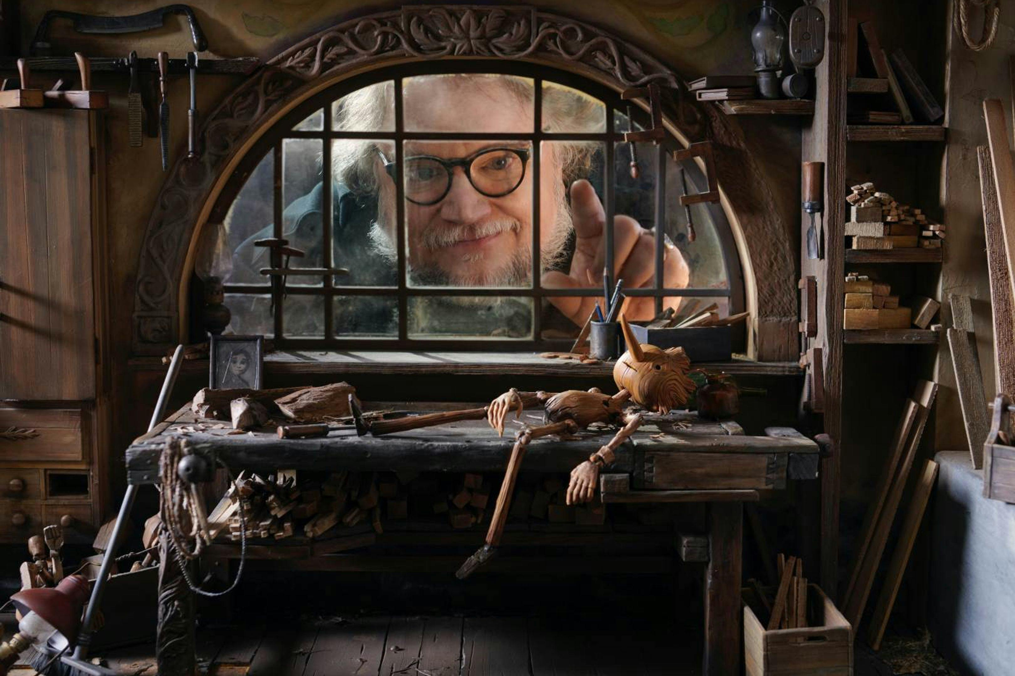 El director Guillermo del Toro, durante el rodaje de 'Pinocho', su película stop-motion para Netflix.