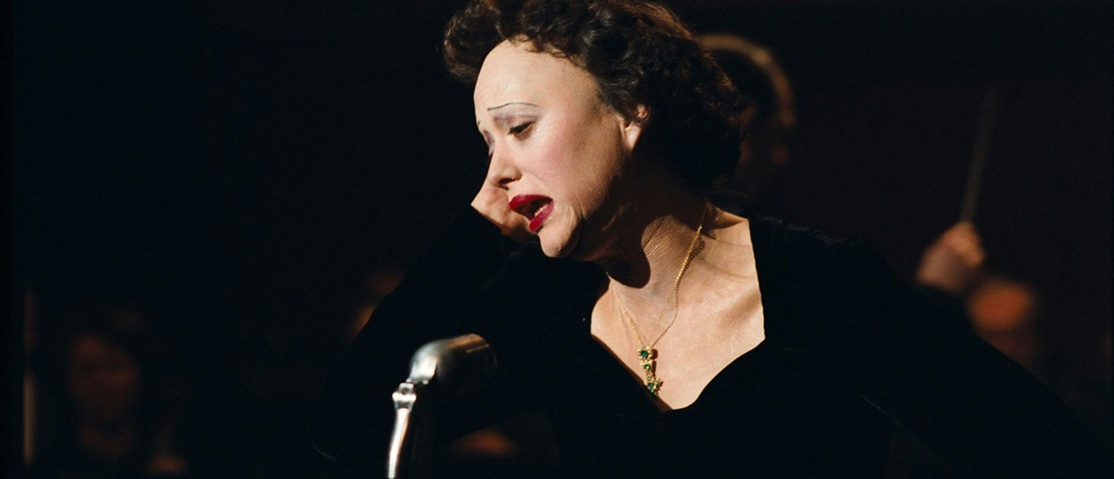 Marion Cotillard protagonizó 'La vida en rosa' sobre la vida de Edith Piaf