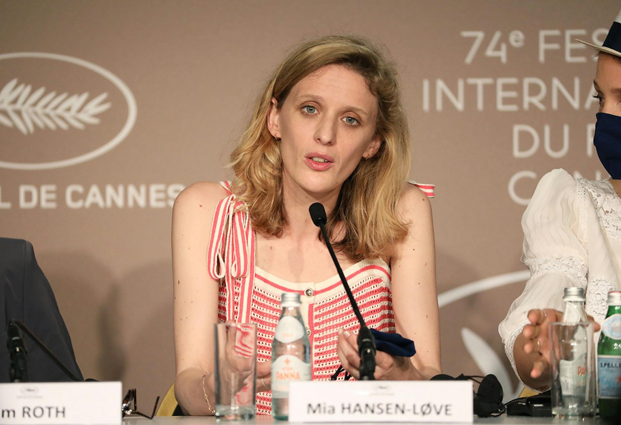 La directora Mia Hansen-Løve, durante la rueda de prensa de 'La isla de Bergman' en el Festival de Cannes 2021