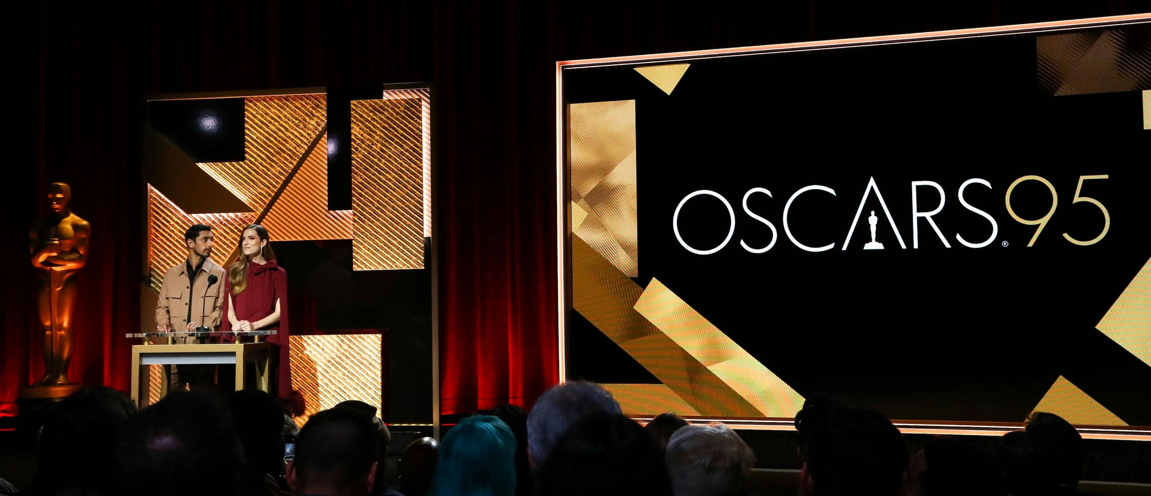 Riz Ahmed y Aneil Karia sostienen sus Oscars al Mejor Cortometraje de Ficción por 'The long goodbye'