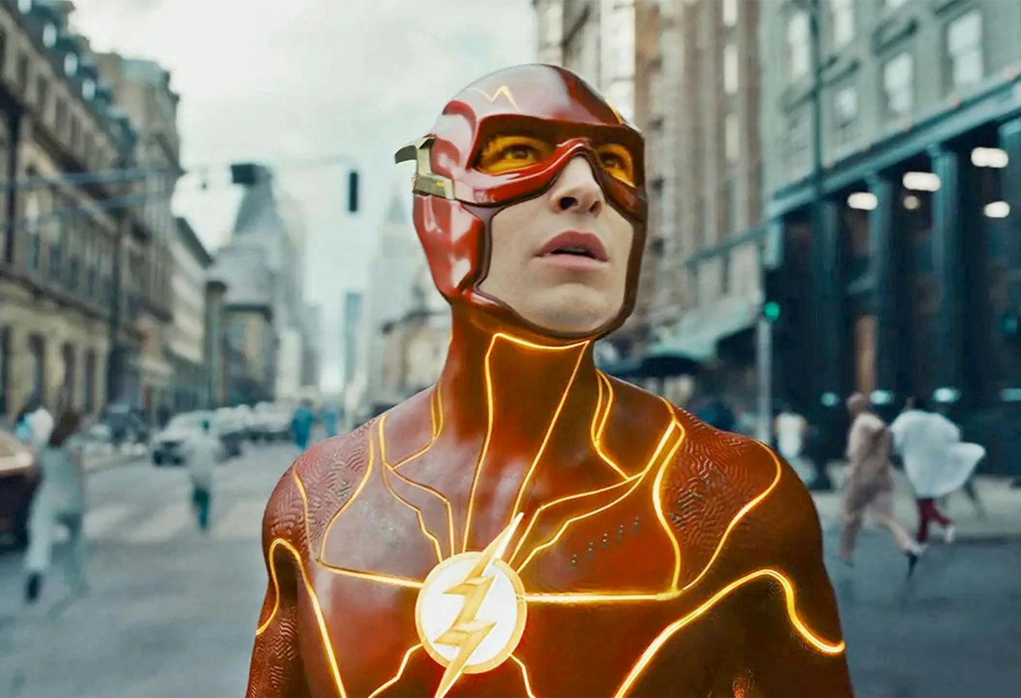 Ezra Miller es Barry Allen/Flash