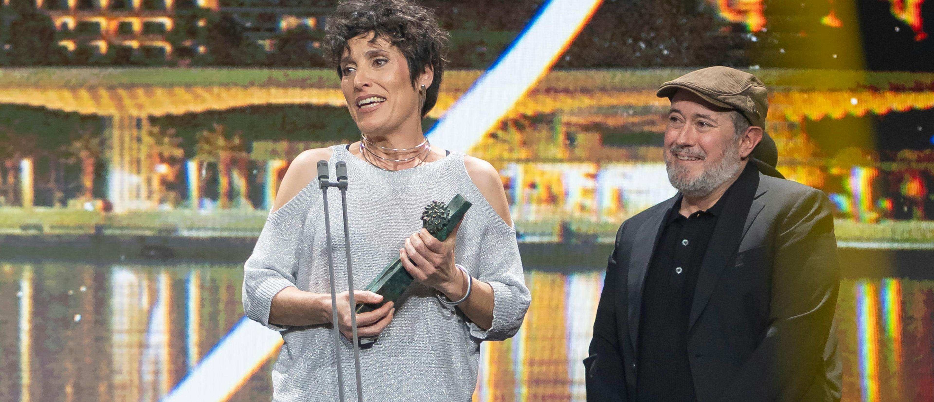 Joana M. Ortueta y Álex Montoya recogen la Biznaga de Plata al Mejor Guion por 'La casa' en el Festival de Málaga 2024
