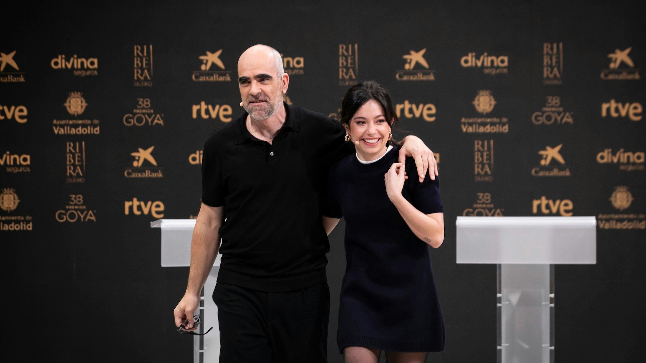 Luis Tosar y Anna Castillo, tras la lectura de las nominaciones de los Goya 2024 en Televisión Española