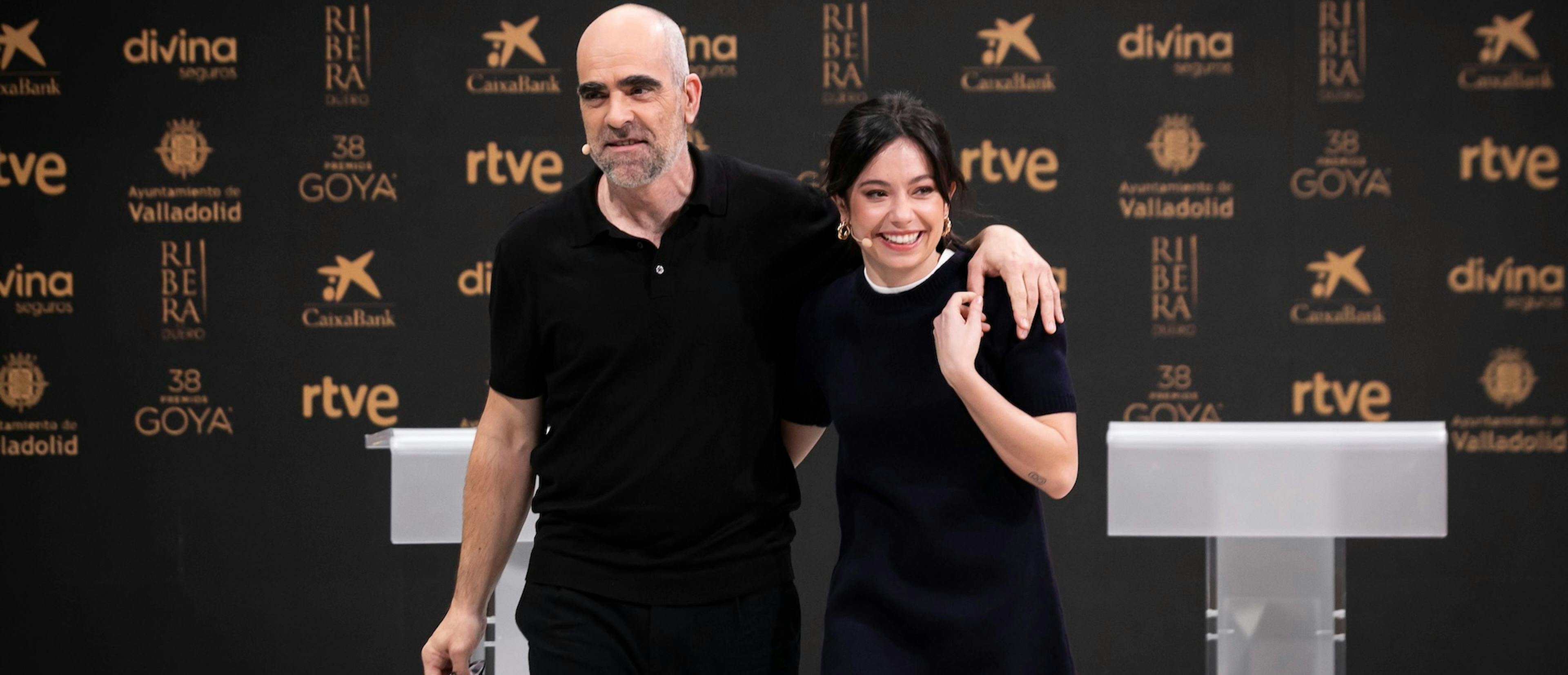 Luis Tosar y Anna Castillo, tras la lectura de las nominaciones a los Goya 2024 en Televisión Española