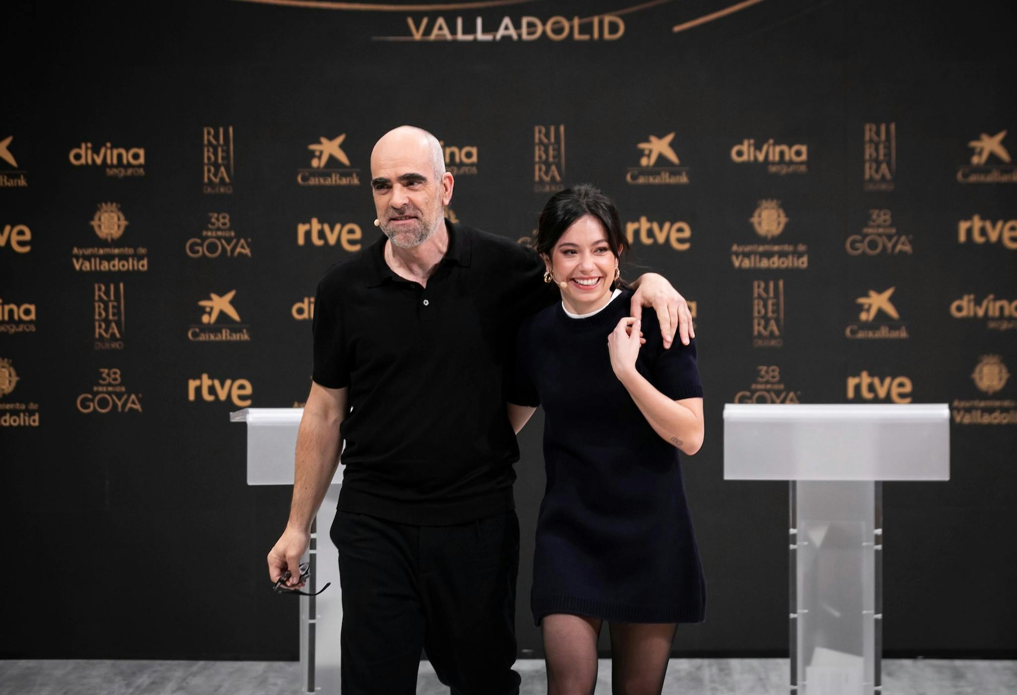 Luis Tosar y Anna Castillo, tras la lectura de las nominaciones a los Goya 2024 en Televisión Española