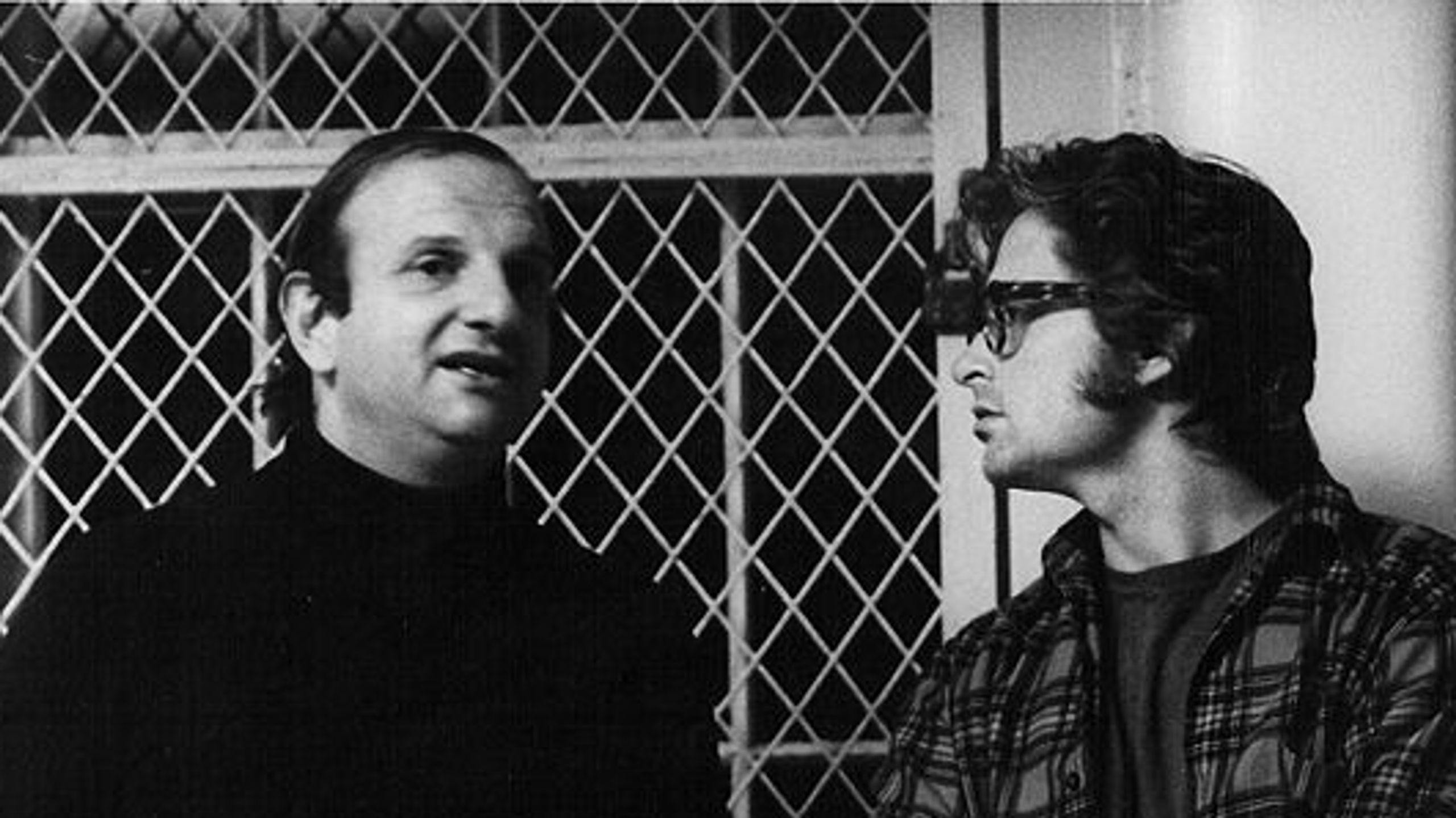 El guionista Bo Goldman y el productor Michael Douglas en el set de 'Alguien voló sobre el nido del cuco'