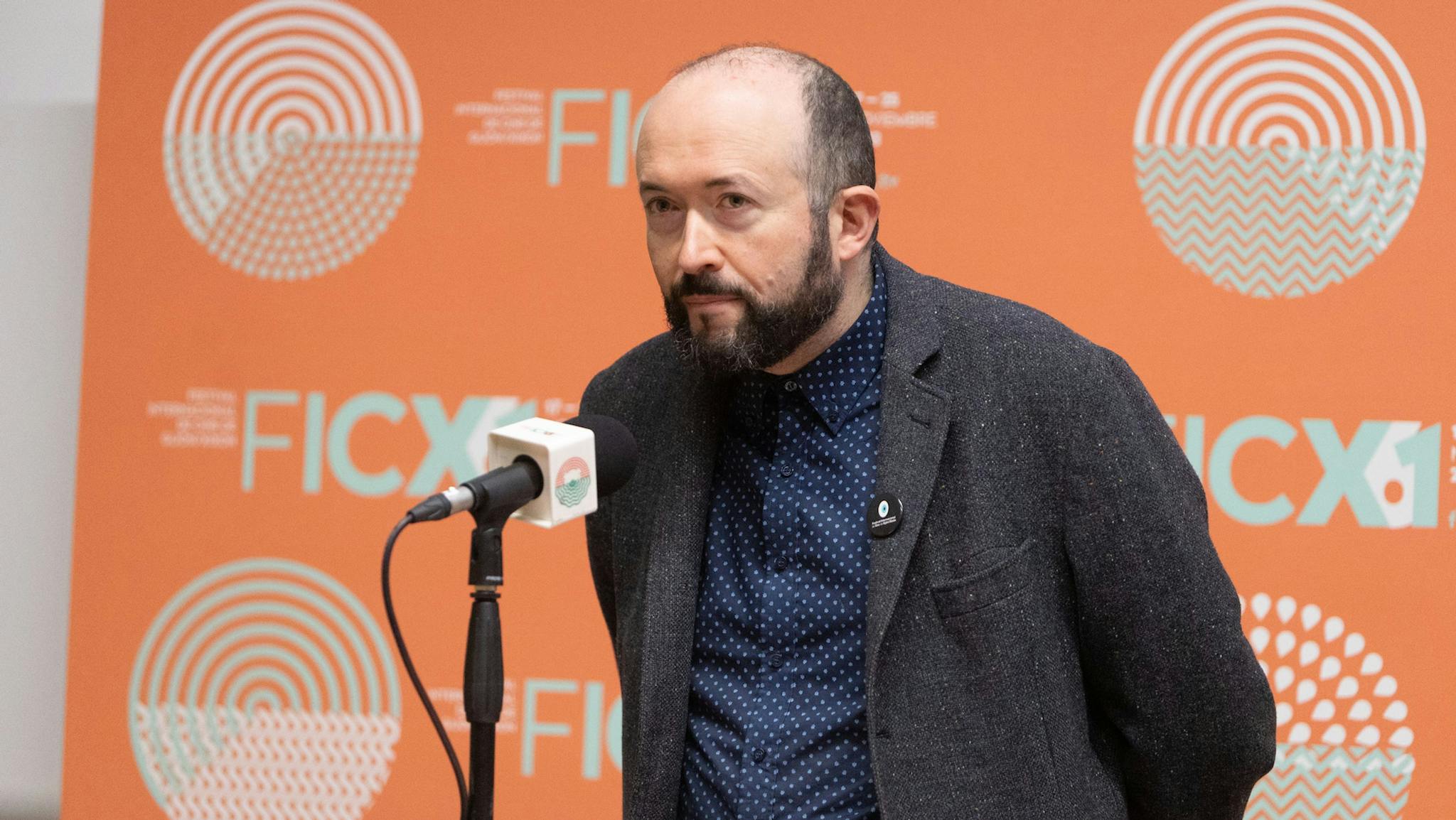 Alejandro Díaz Castaño, director del Festival de Gijón, durante la lectura del palmarés de 2023