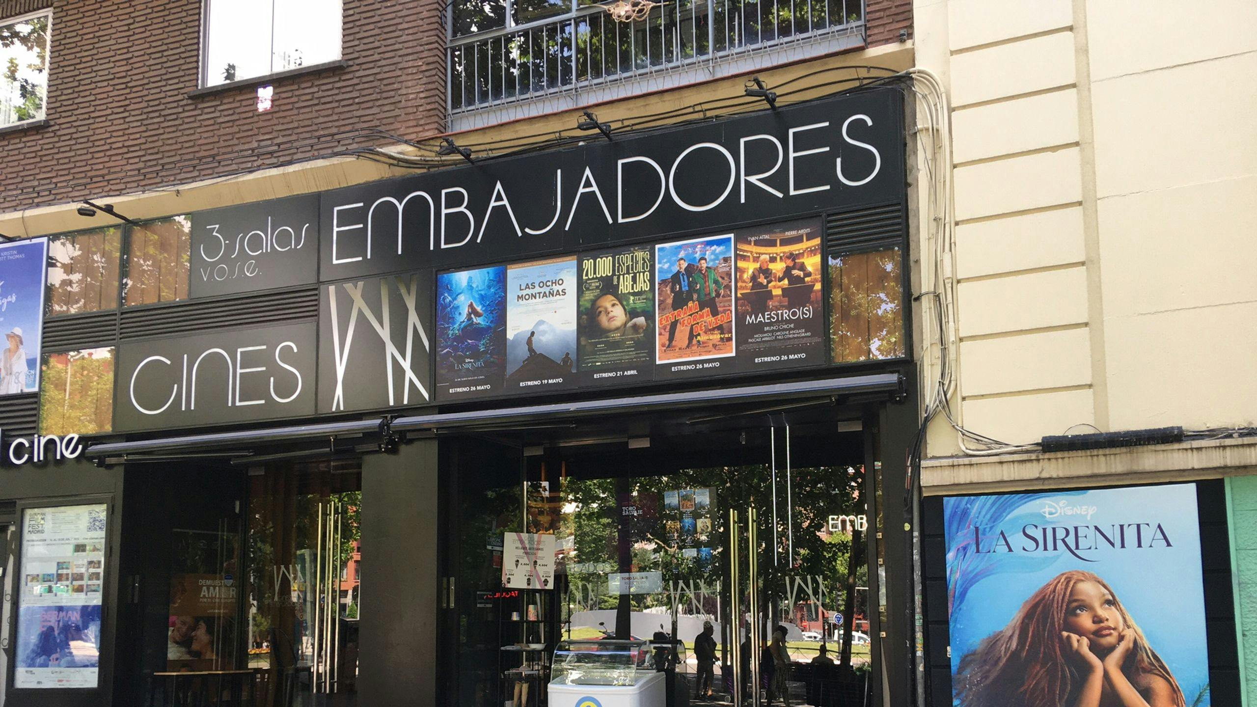 Fachada de Cines Embajadores, en Madrid