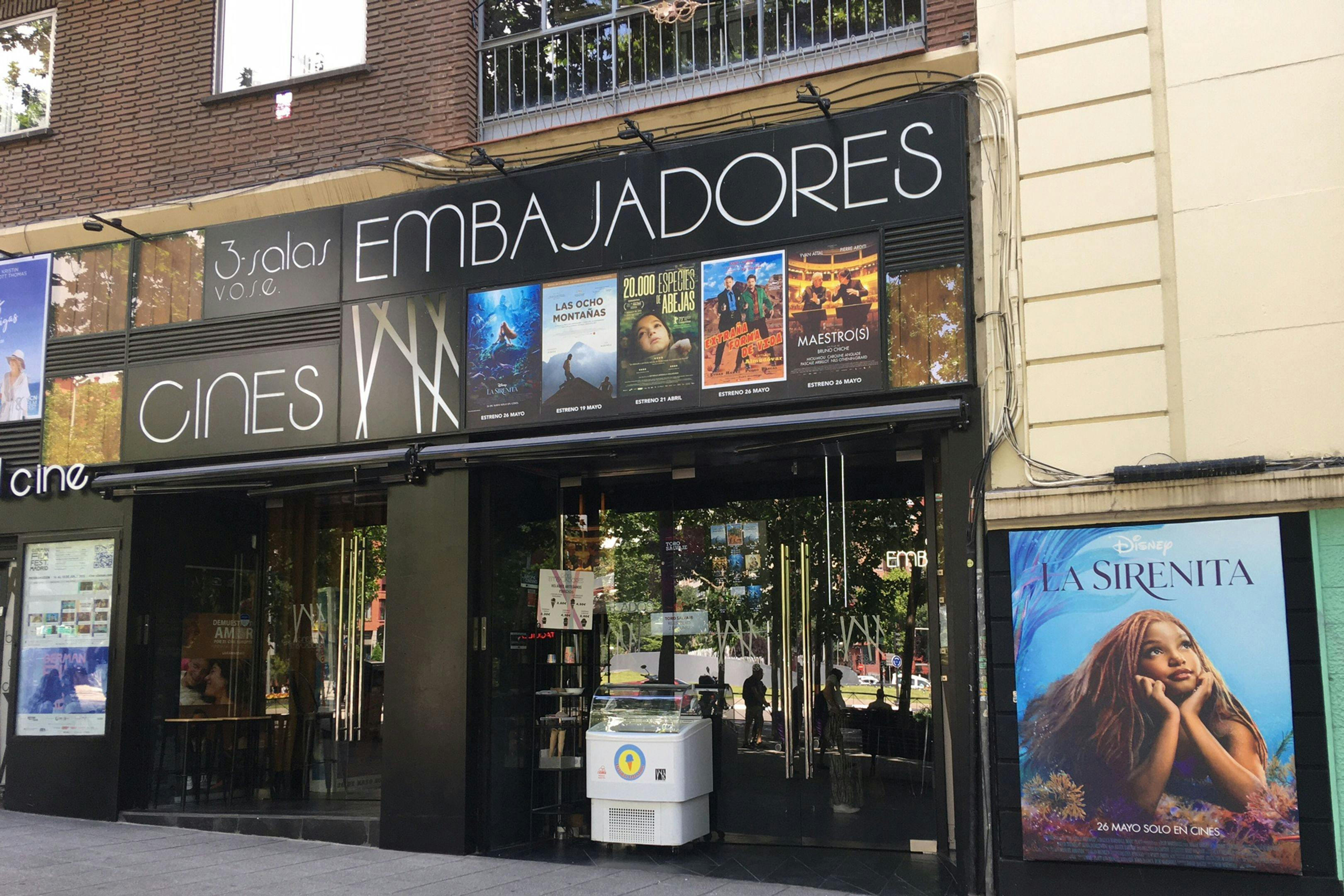 Fachada de Cines Embajadores, en Madrid