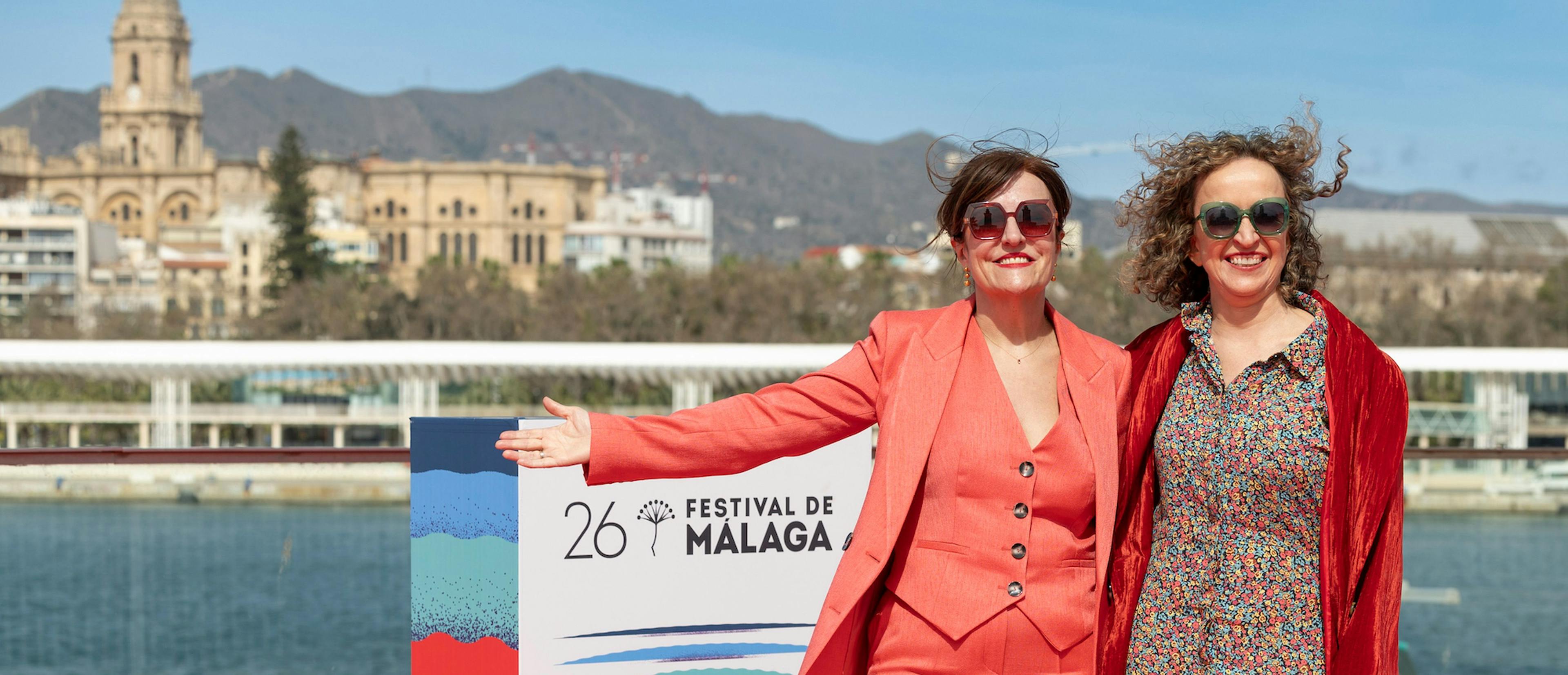 Elvira Lindo y Daniela Fejerman, codirectoras de 'Alguien que cuide de mí', en el photocall del Festival de Málaga