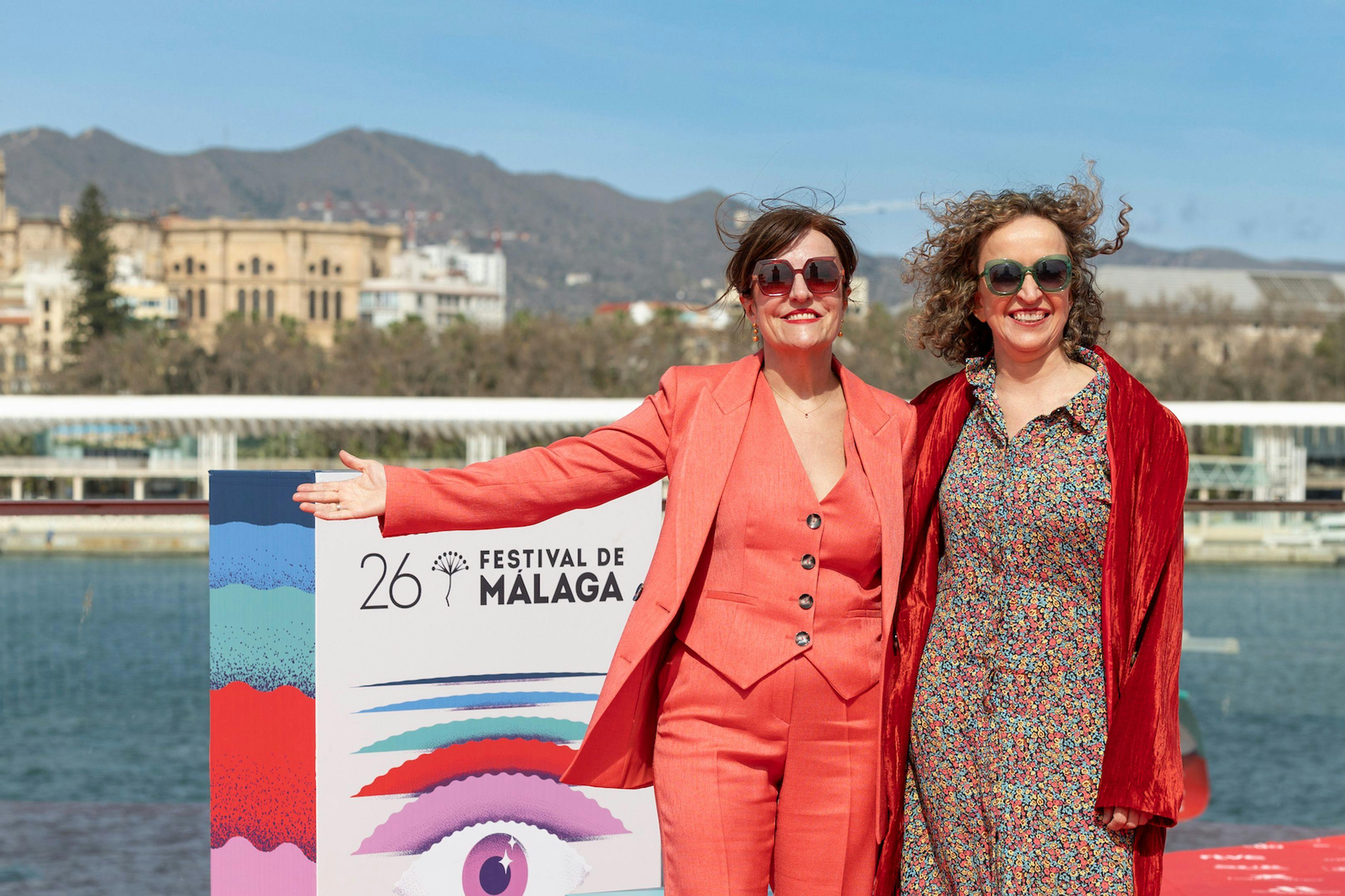 Elvira Lindo y Daniela Fejerman, codirectoras de 'Alguien que cuide de mí', en el photocall del Festival de Málaga