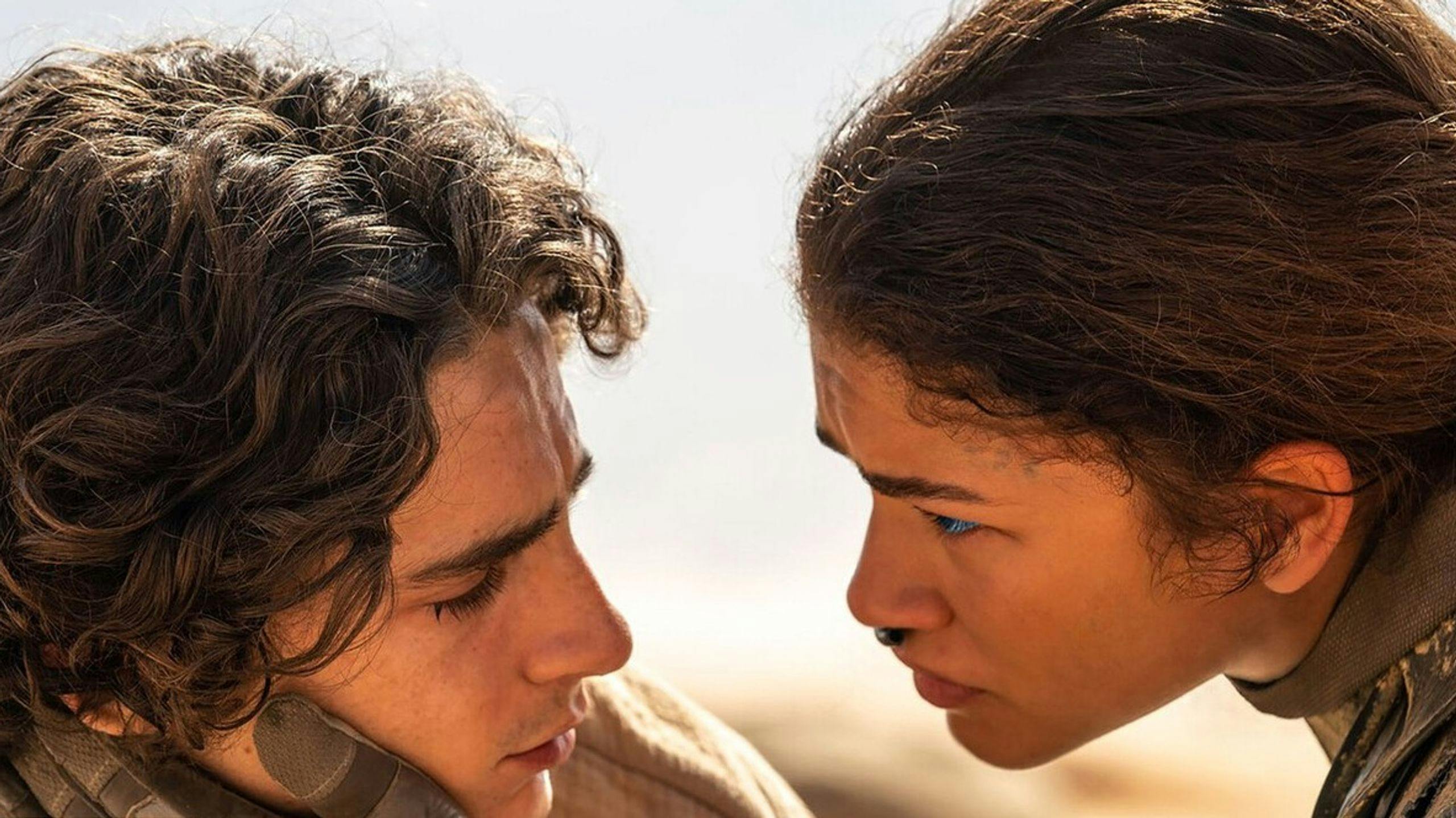 Fotograma de la película 'Dune: Parte dos' con Timothée Chalamet y Zendaya