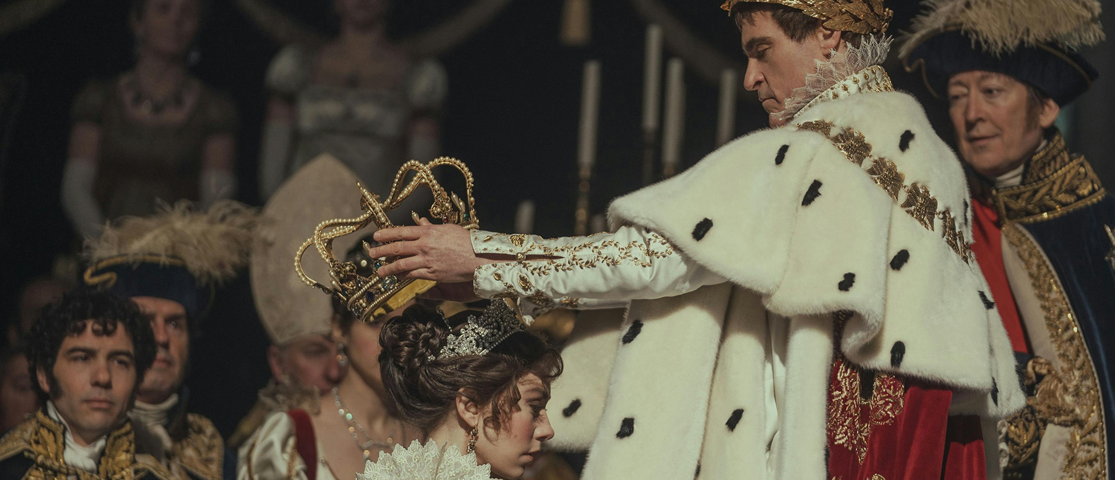 Vanessa Kirby y Joaquin Phoenix, en una imagen de 'Napoleón'