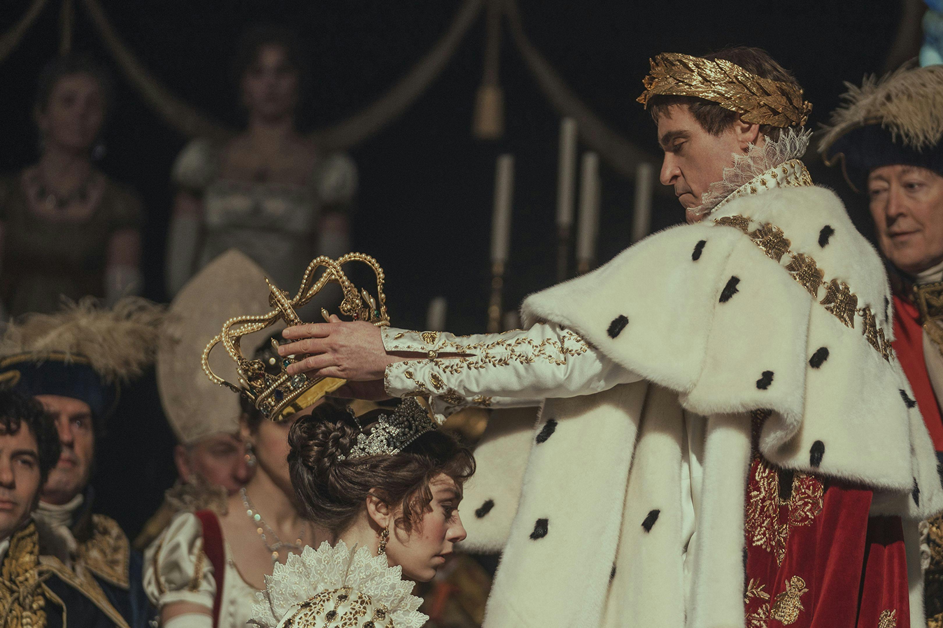  Vanessa Kirby y Joaquin Phoenix, en una imagen de 'Napoleón'
