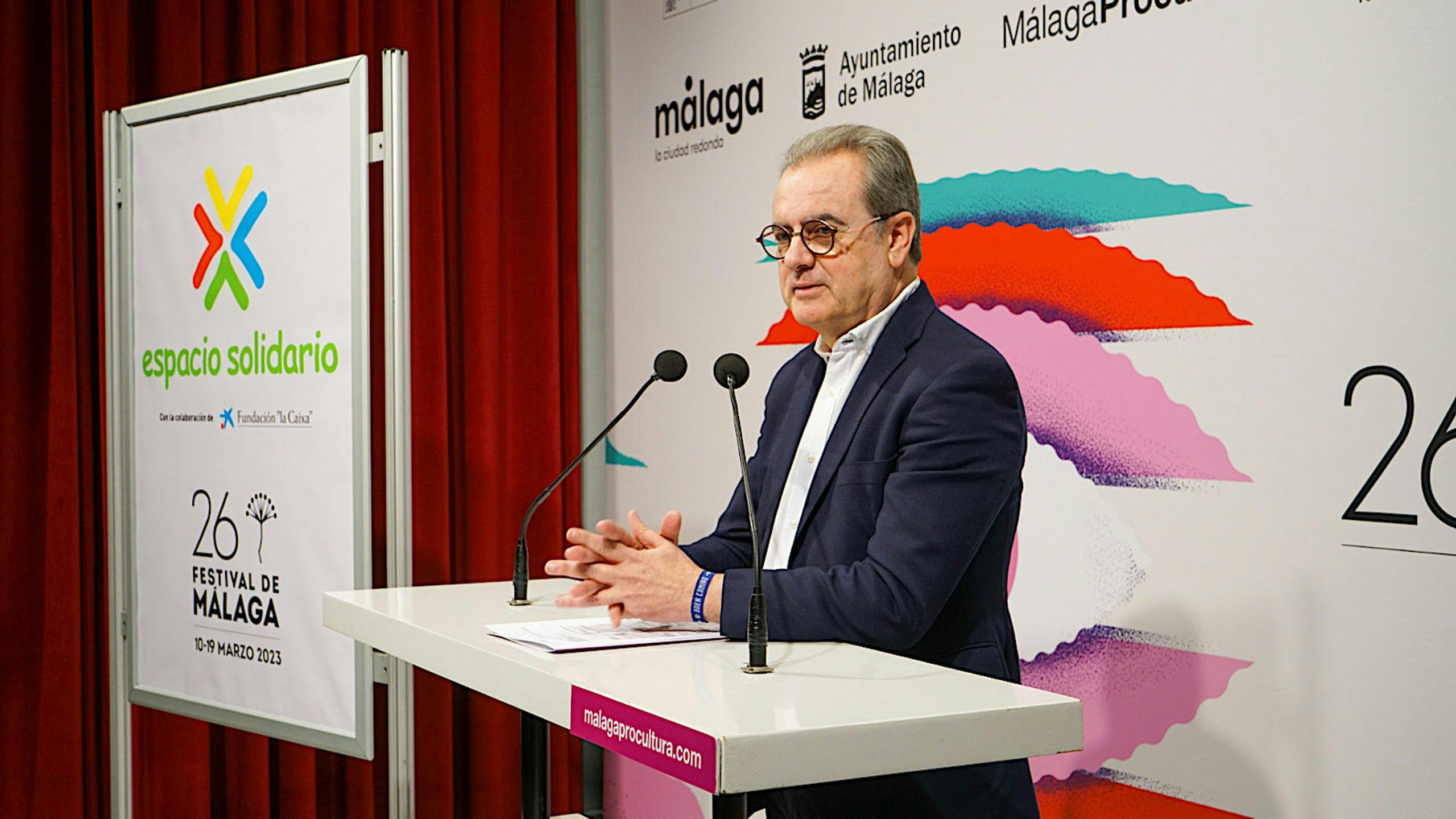 Juan Antonio Vigar, director del Festival de MálagaJuan Antonio Vigar, director del Festival de Málaga, en uno de los actos previos del certamen, frente al Teatro Cervantes