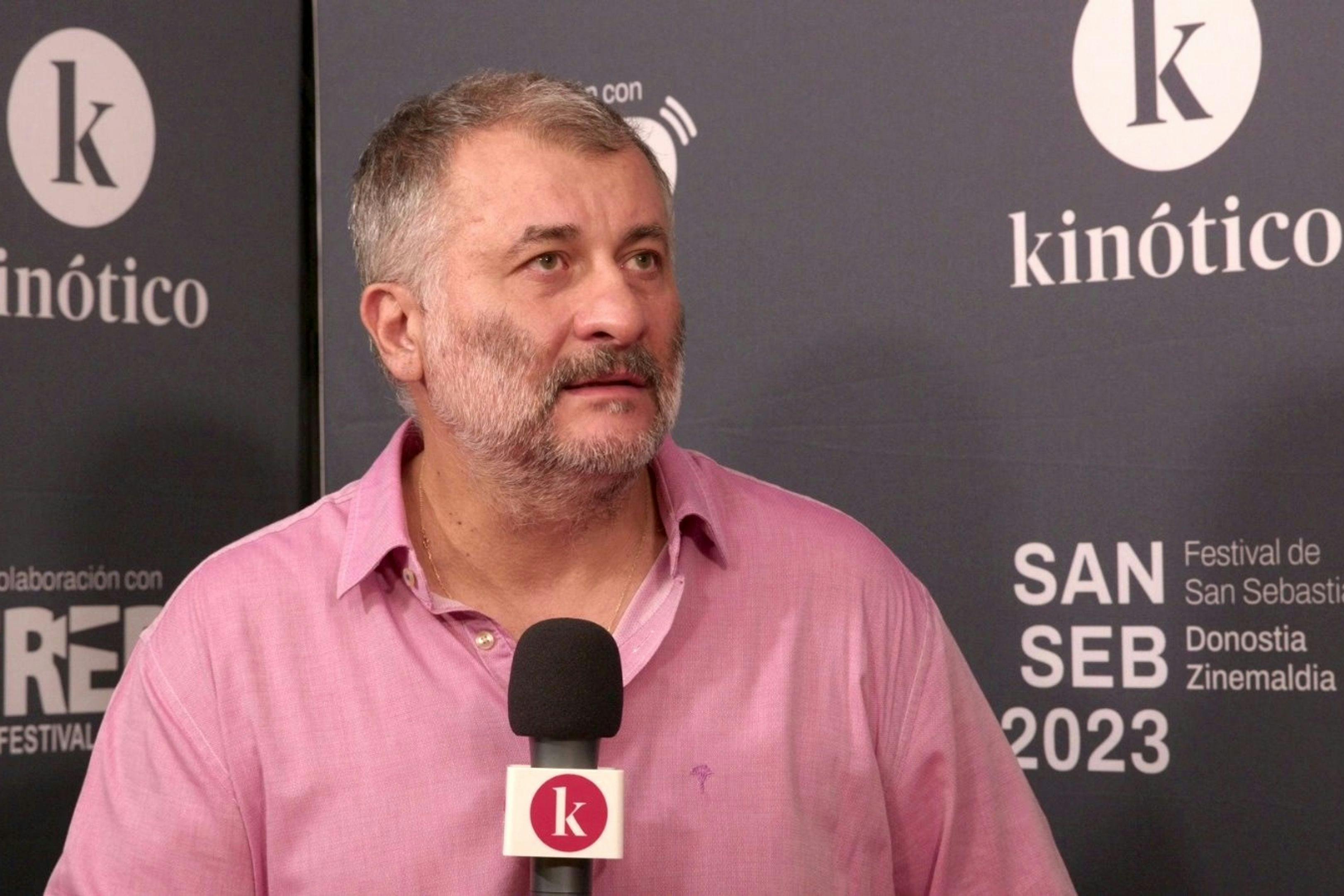 El director Cristi Puiu, durante su entrevista con Kinótico durante el Festival de San Sebastián