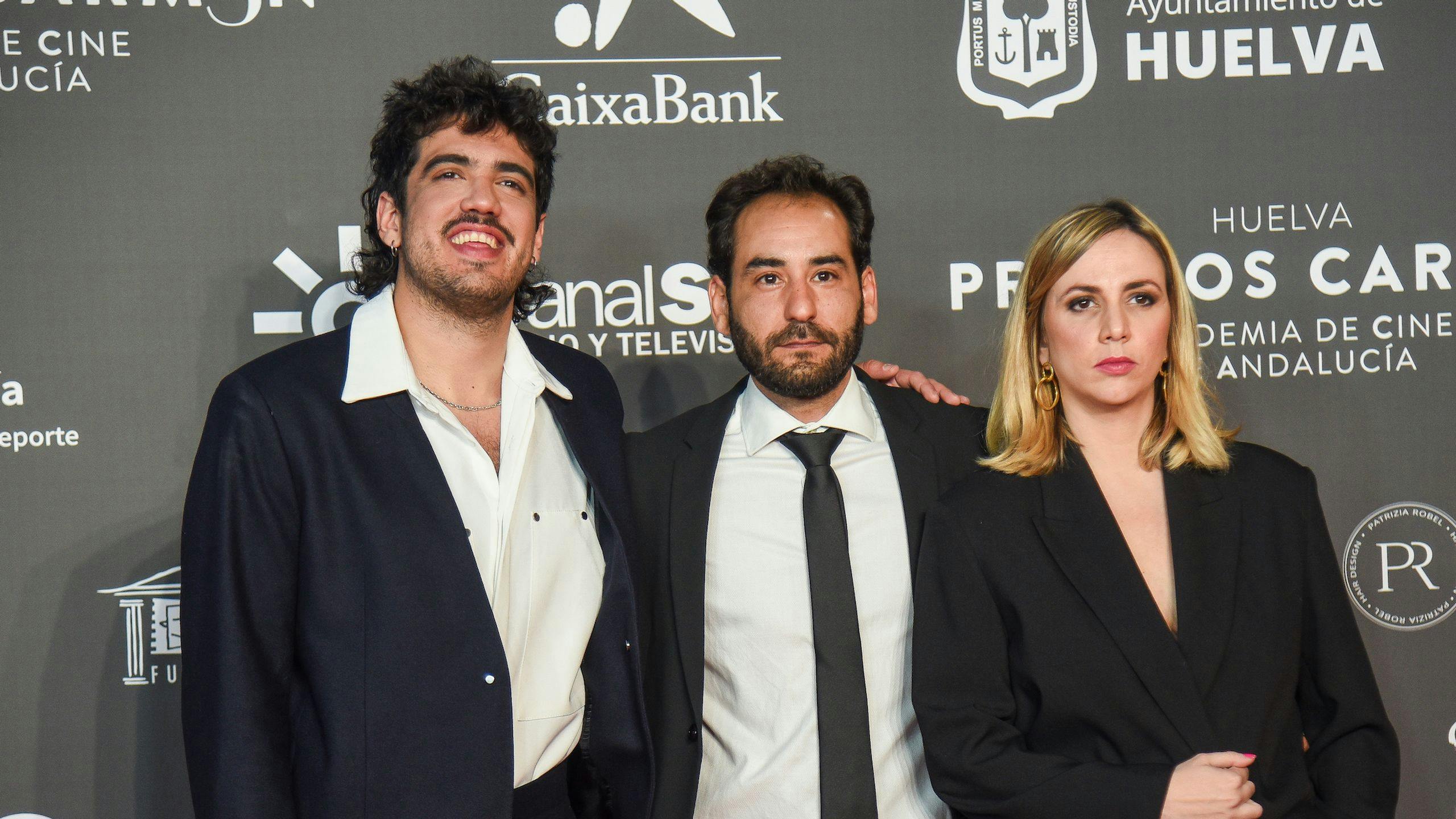 Alejandro Marín, Jesús Carroza y Carmen Garrido, parte del equipo de 'Te estoy amando locamente', en el photocall de los III Premios Carmen