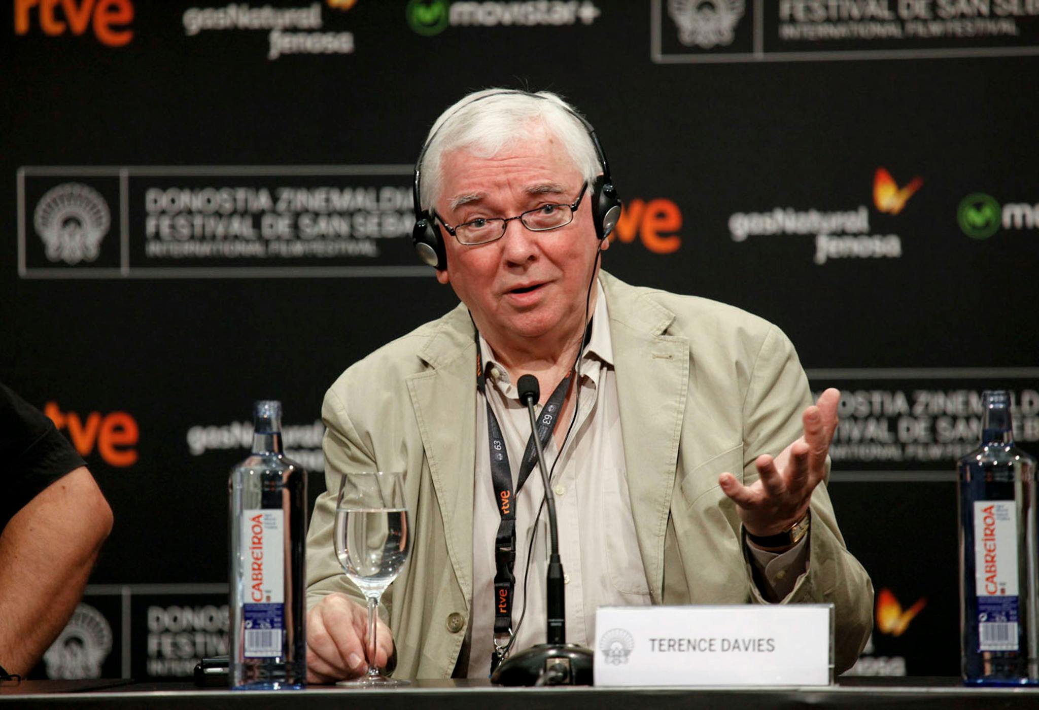 El director inglés Terence Davies, durante la rueda de prensa de su película 'Sunset Song' en San Sebastián en 2015