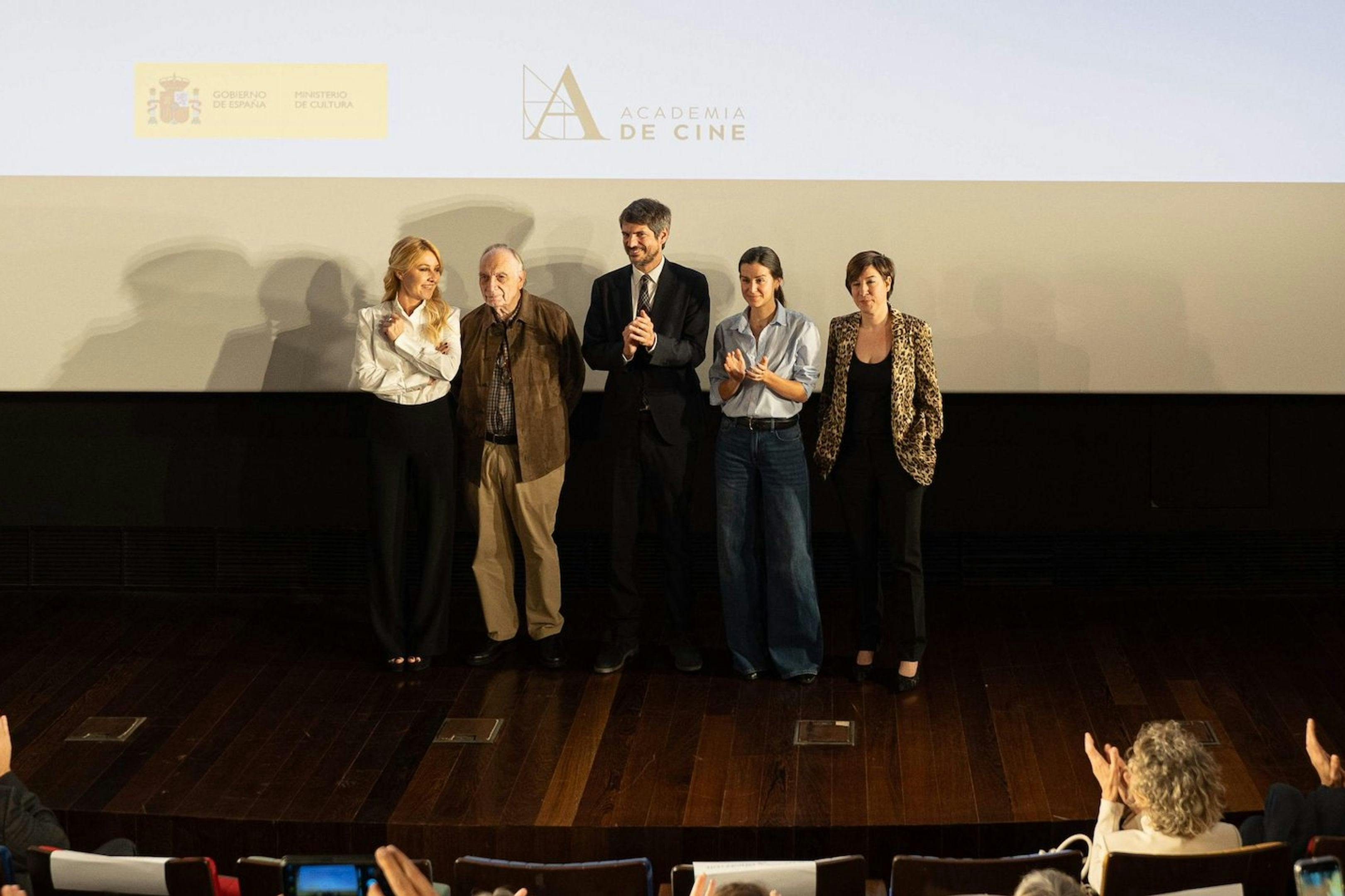 Izqda. dcha: Cayetana Guillén Cuervo, Fernando Méndez-Leite, Ernest Urtasun, Mar Rojo y Virginia Yagüe en la presentación de la Academia