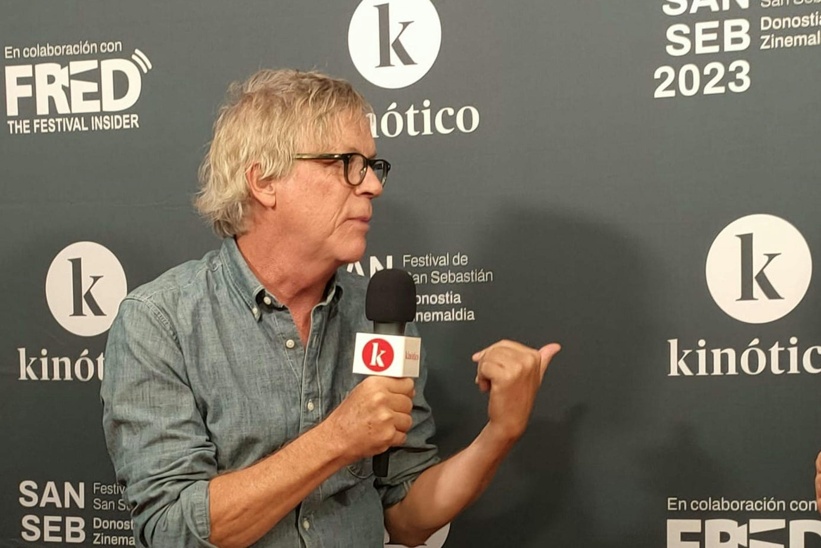 Todd Haynes desgrana las claves de su última película, 'Secretos de un escándalo', desde el set de Kinótico en San Sebastián