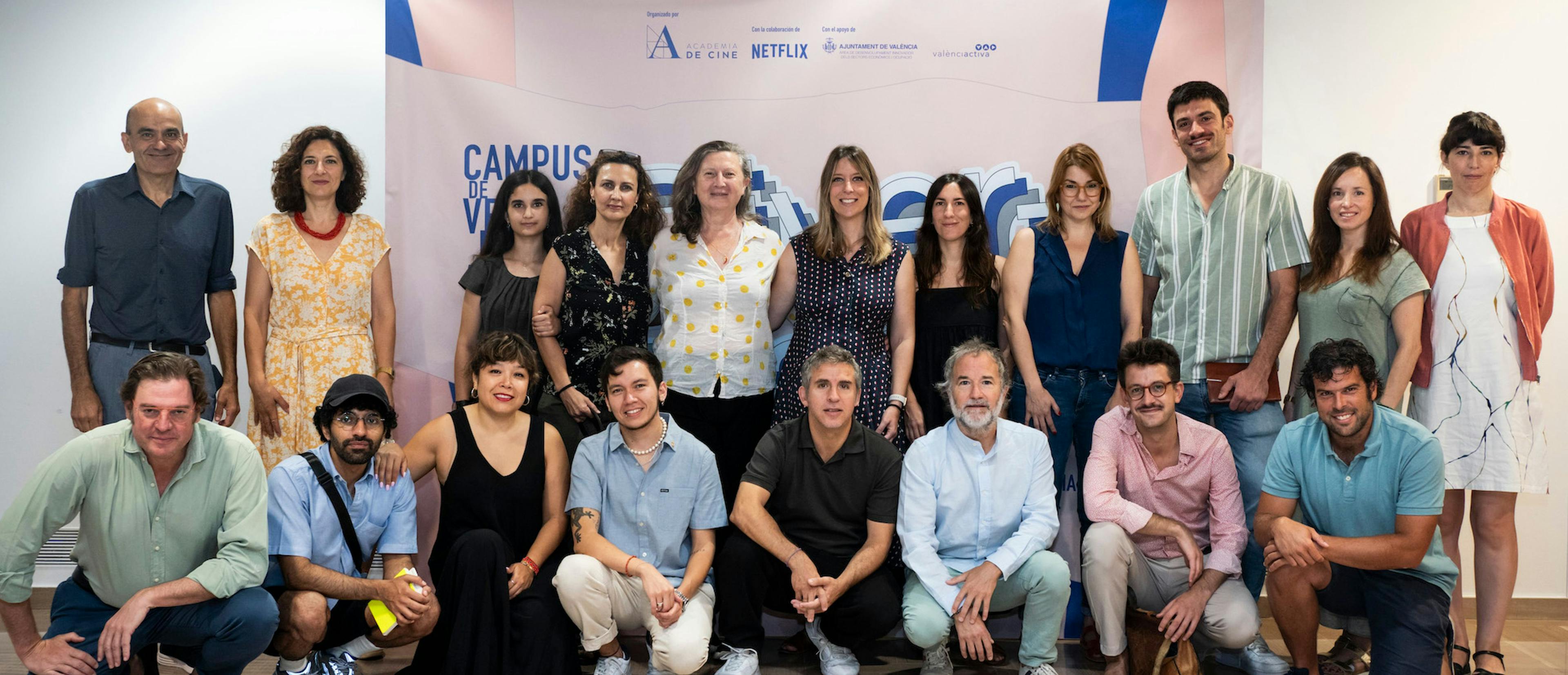 Fotografía de grupo de los y las asistentes al II Campus de Verano de la Academia de Cine en Valencia