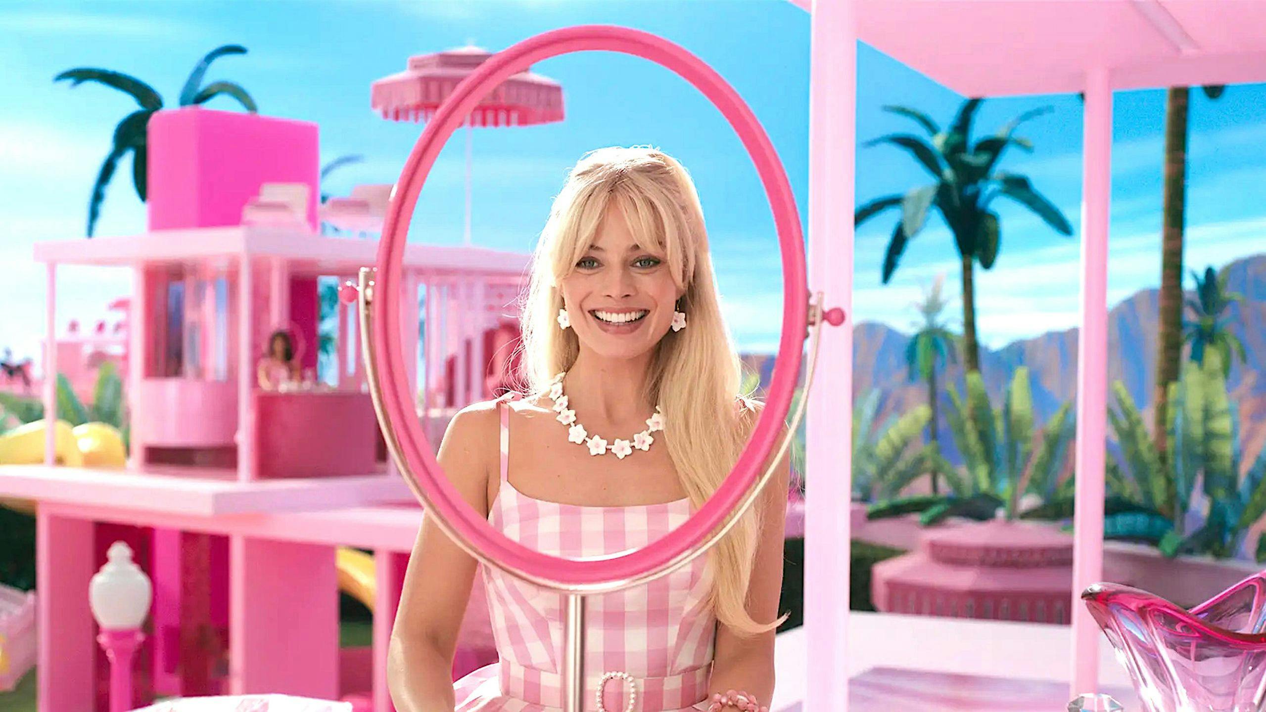 La actriz y productora Margot Robbie, en una imagen promocional de la película 'Barbie'