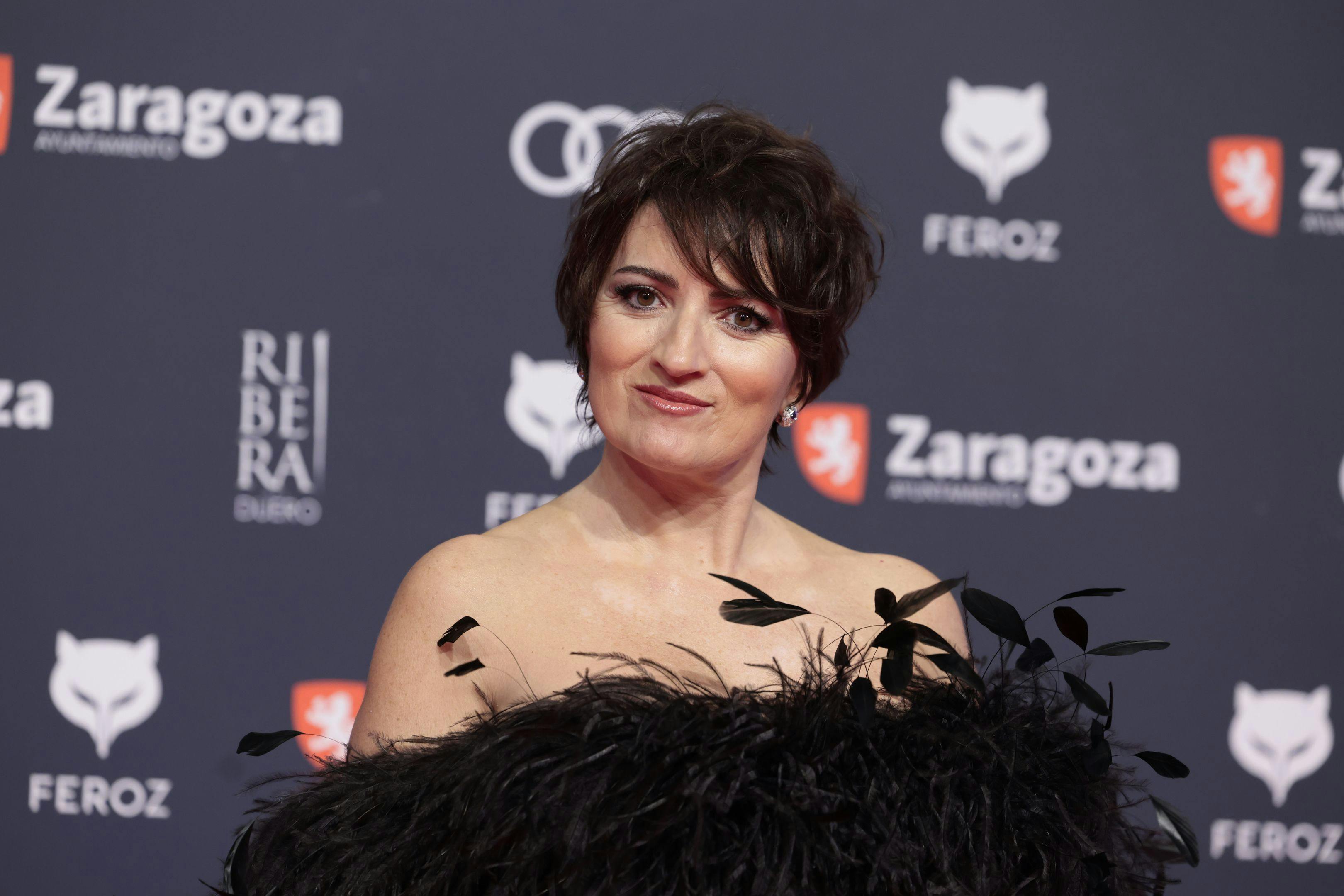 Silvia Abril, la que fuera presentadora de los Feroz, derrochó simpatía en la alfombra roja