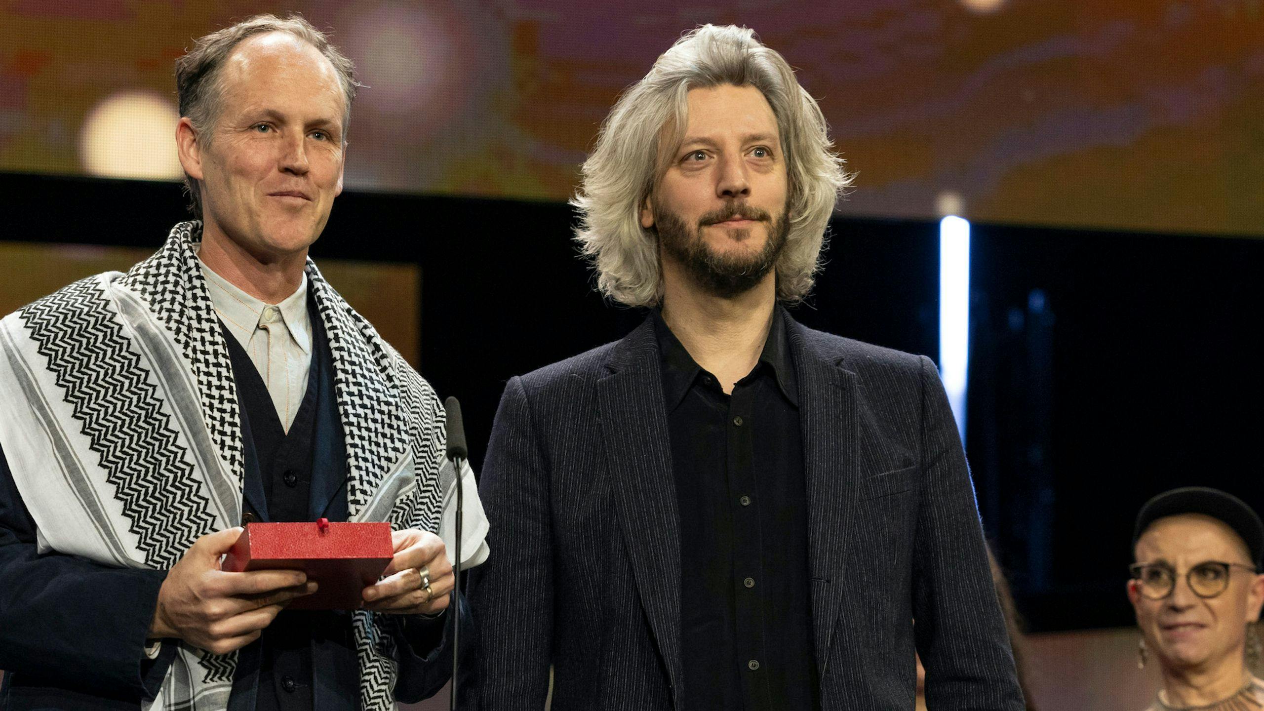 Ben Russell y Guillaume Cailleau, directores de 'DIRECT ACTION', agradecen su premio de la sección Encounters en la Berlinale 2024